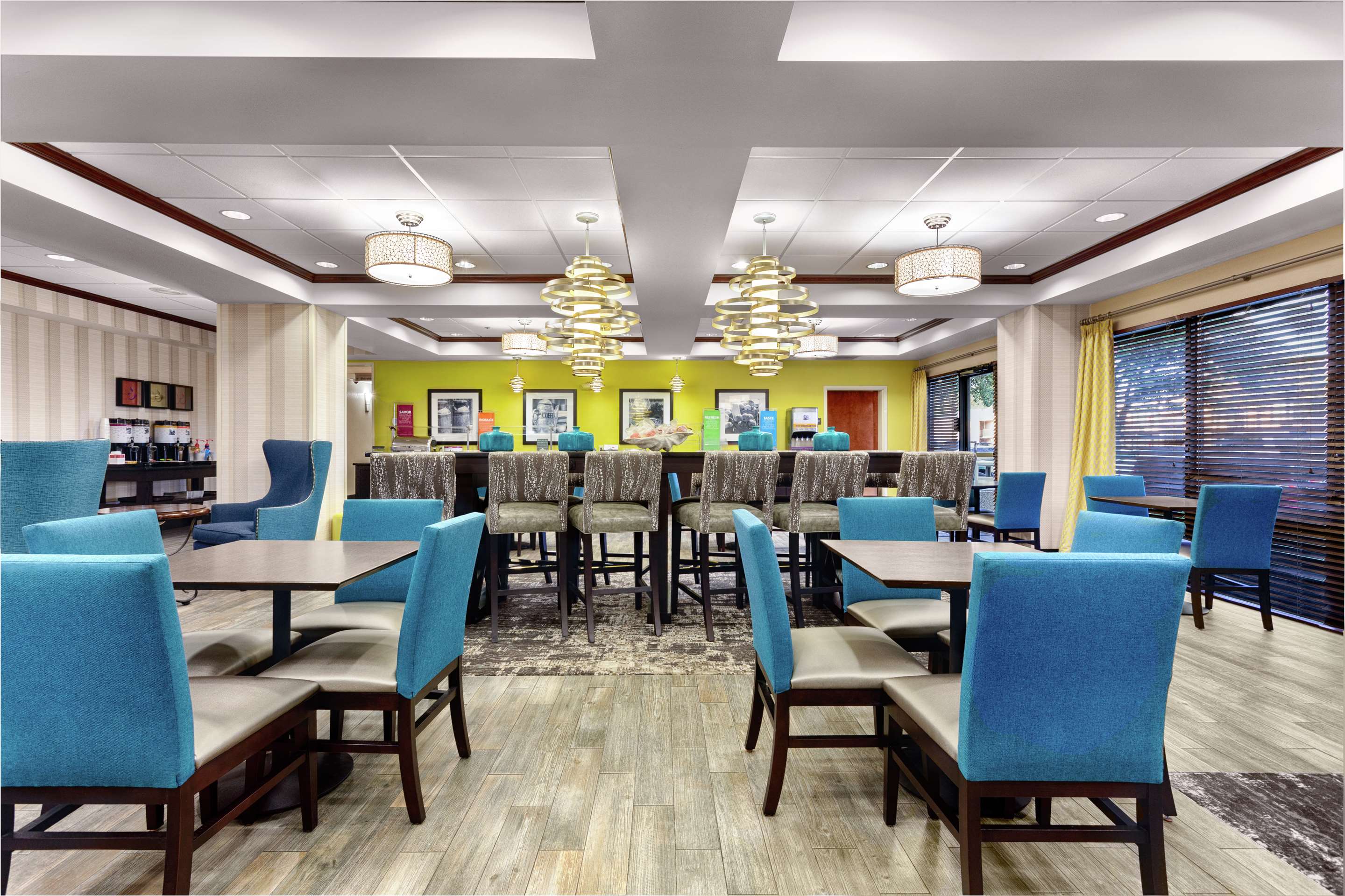 Breakfast Area | Hampton Inn Amelia Island at Fernandina Beach