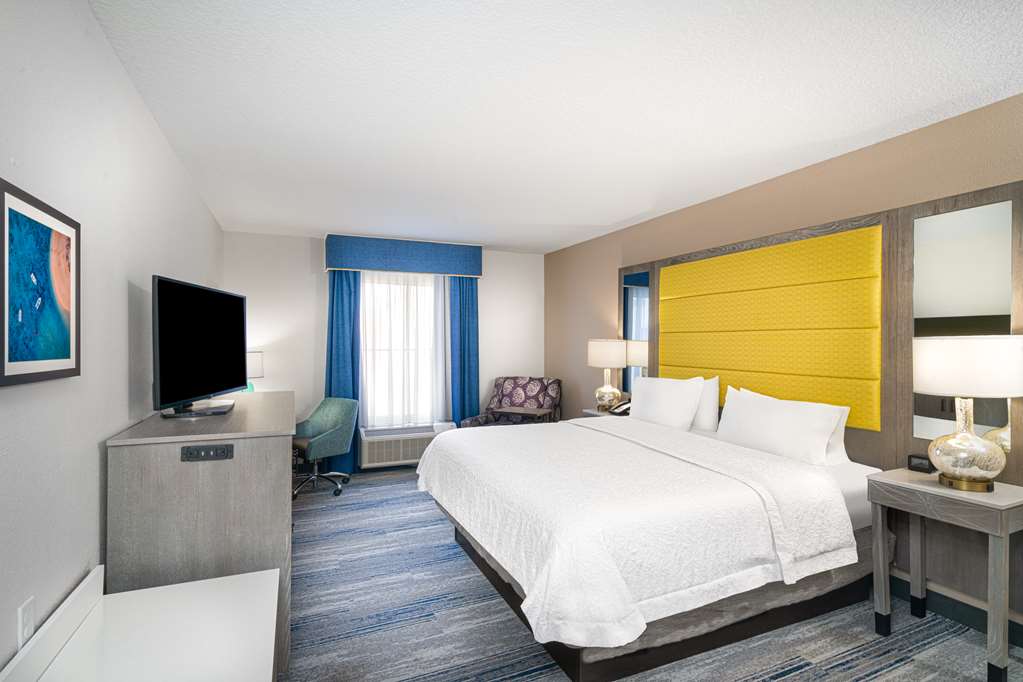 Hampton Inn and Suites Amelia Island Historic Harbor Front - Tap to explore photos