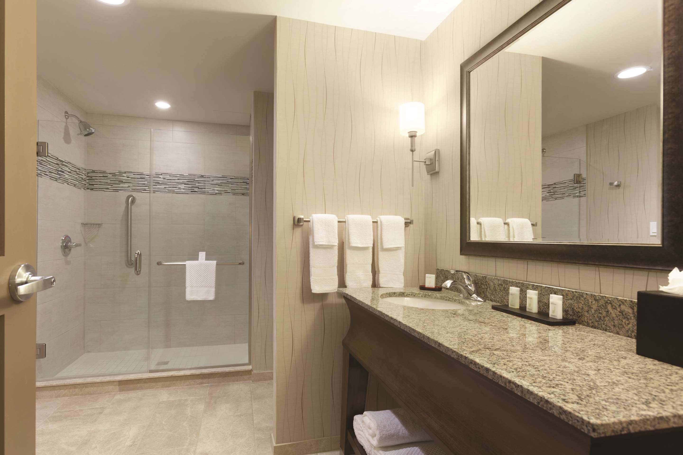 Guest room bath