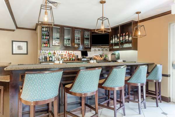 Bar - Hilton Garden Inn SUNY Albany - I-90, Exit 2