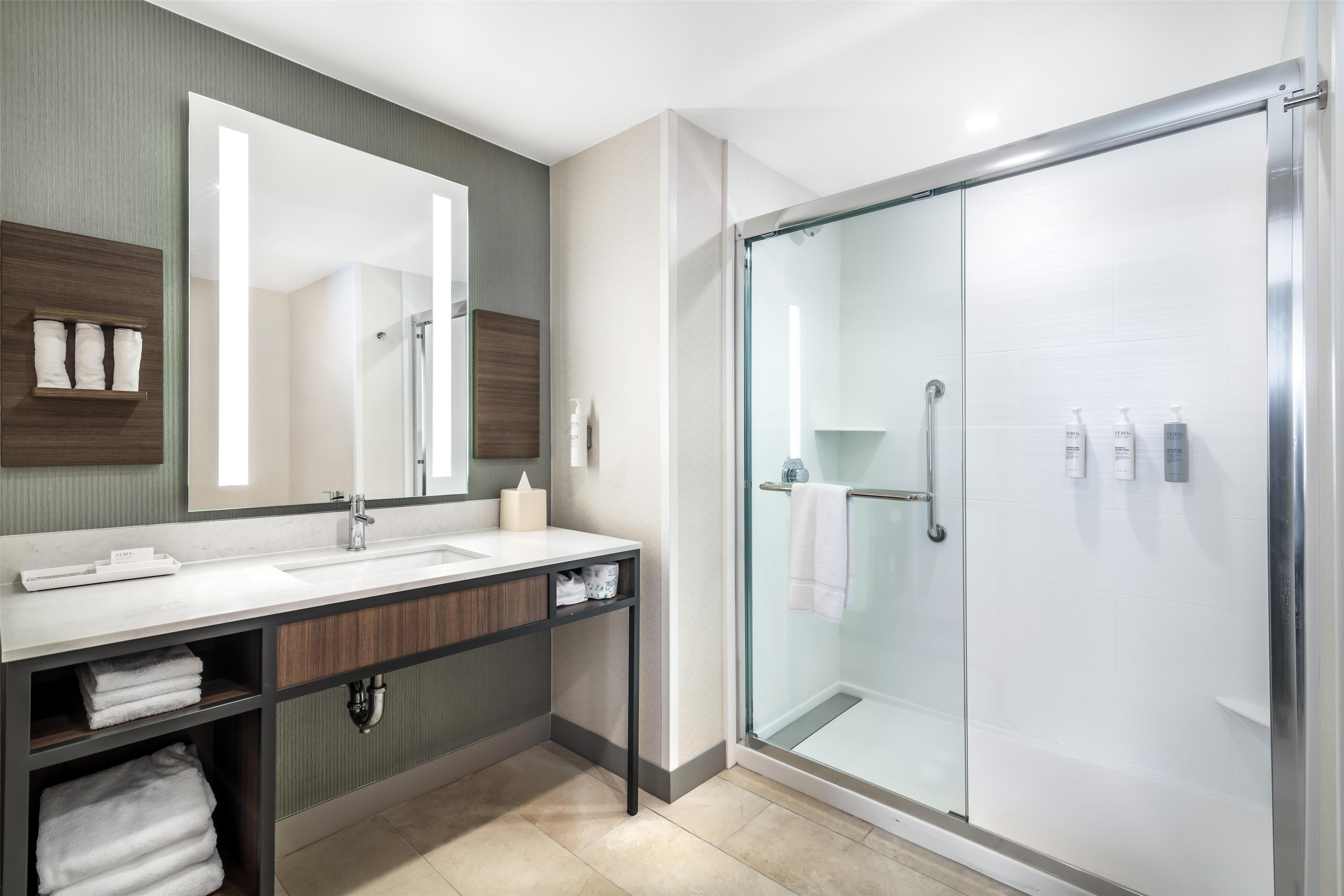 Guest room bath
