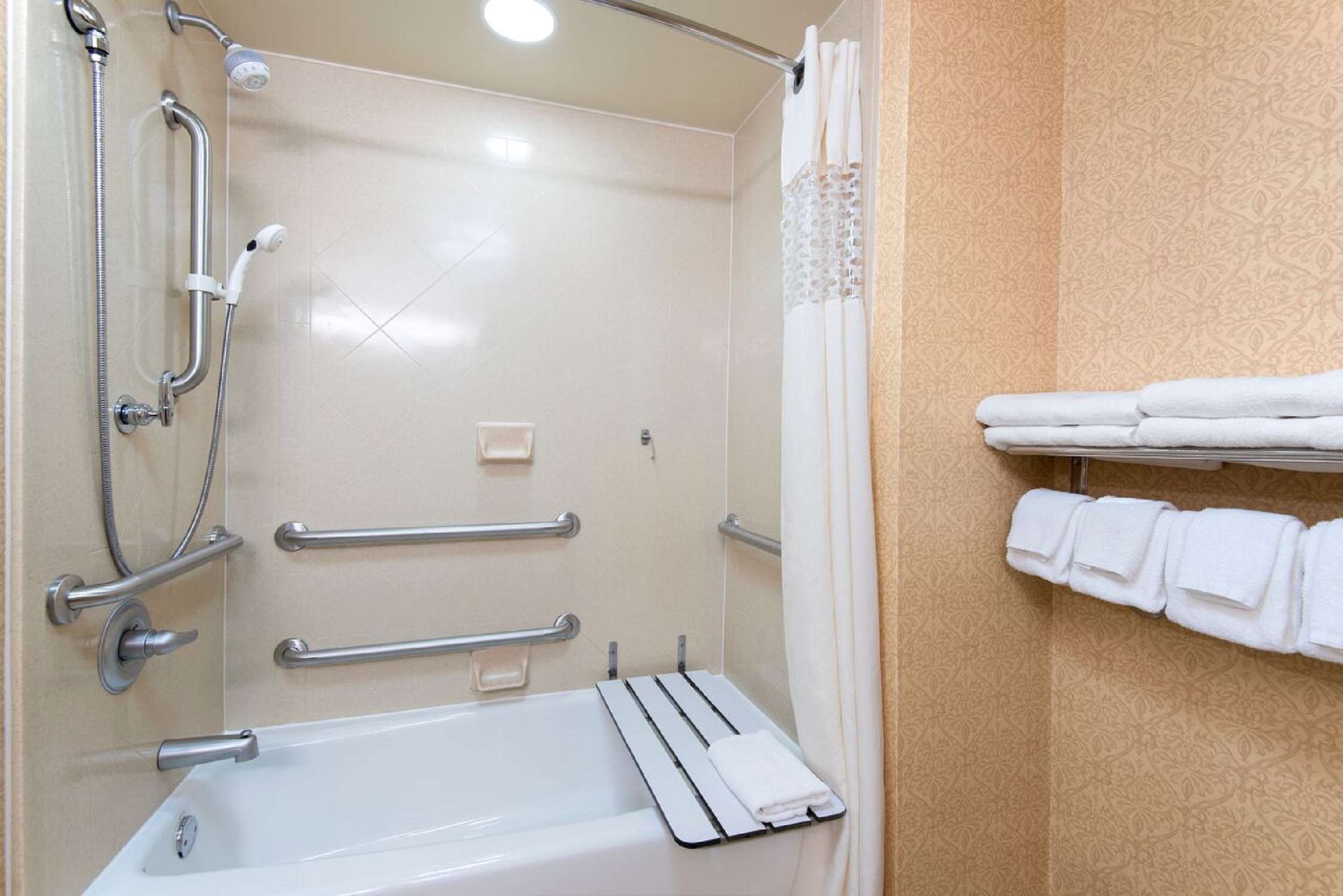 Hampton Inn Schenectady Room Type - 2QN MOB HEARING ACC TUB NS