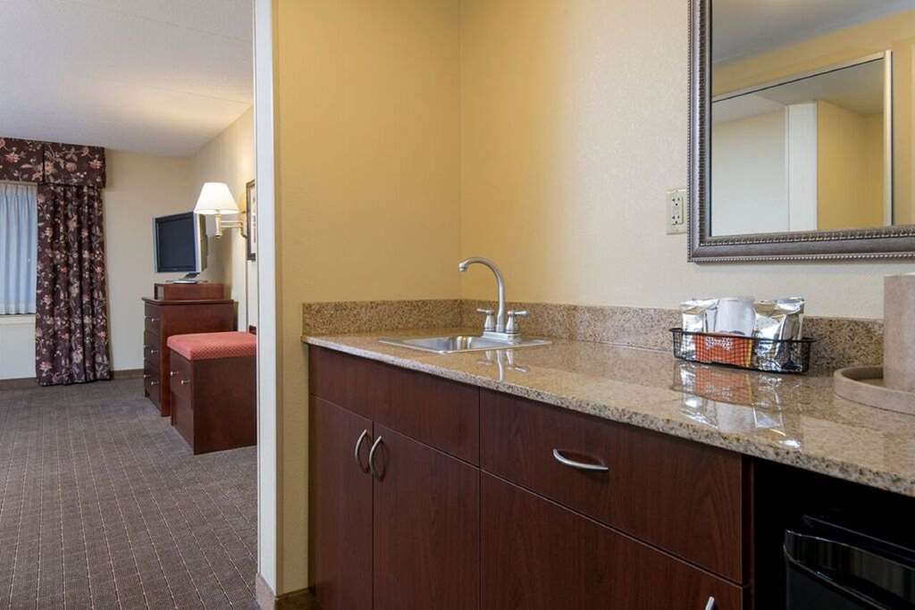 Hampton Inn Schenectady - Tap to explore photos