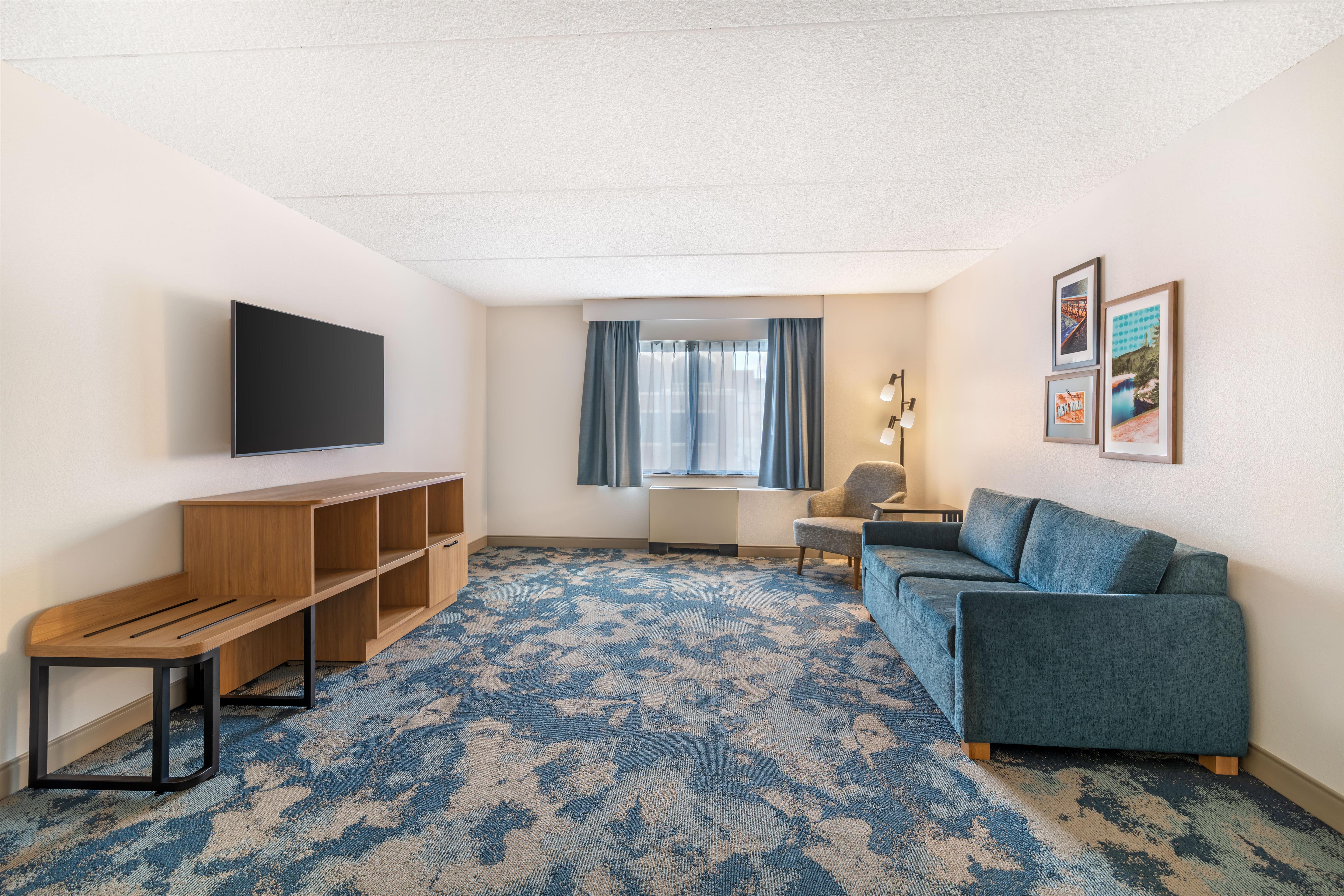 Hampton Inn Schenectady Room Type - 1 KING 1BDRM SUITE NONSMOK