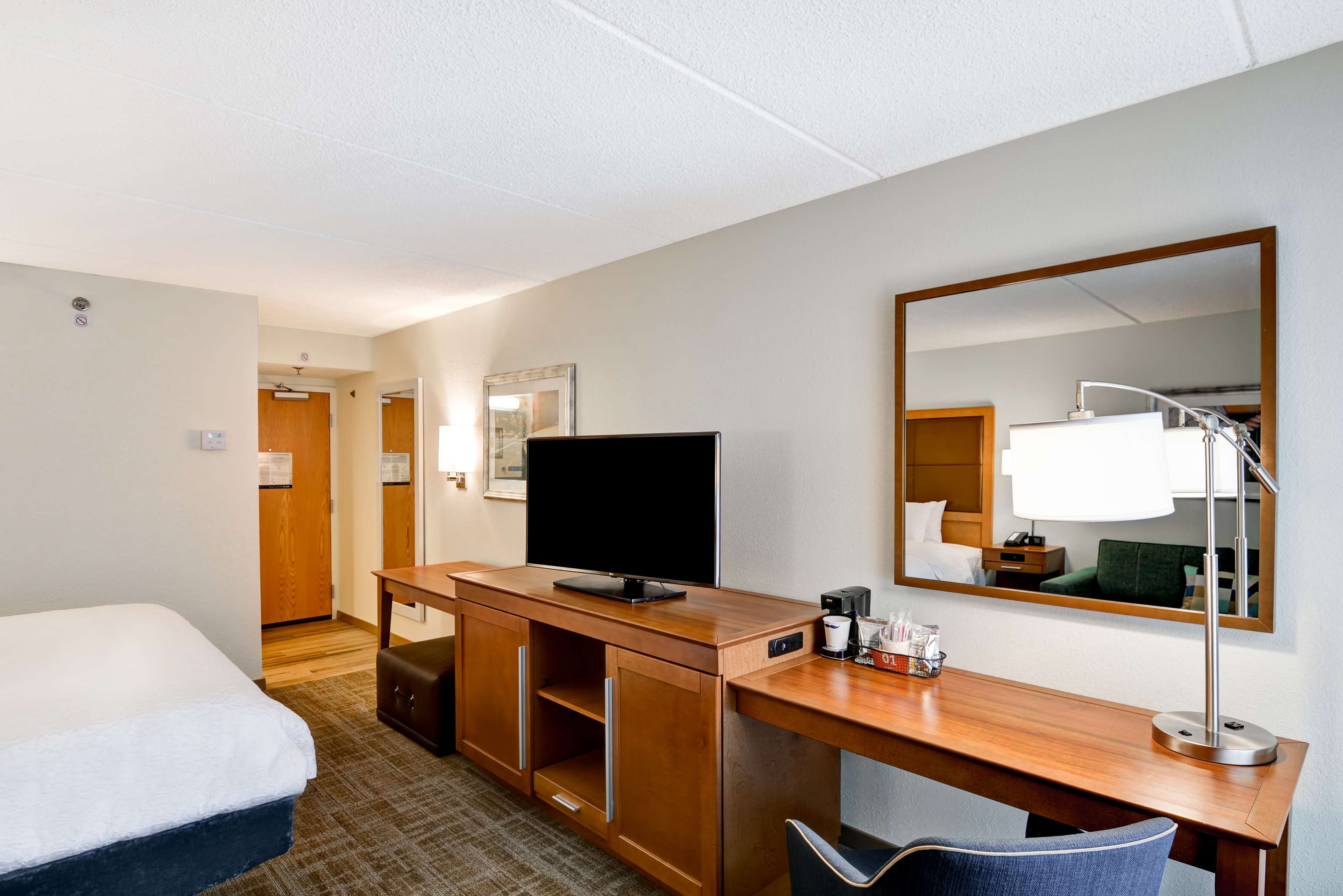 Hampton Inn Albany-Wolf Road Room Type - 1K W FRIDGE-MICROWV NS