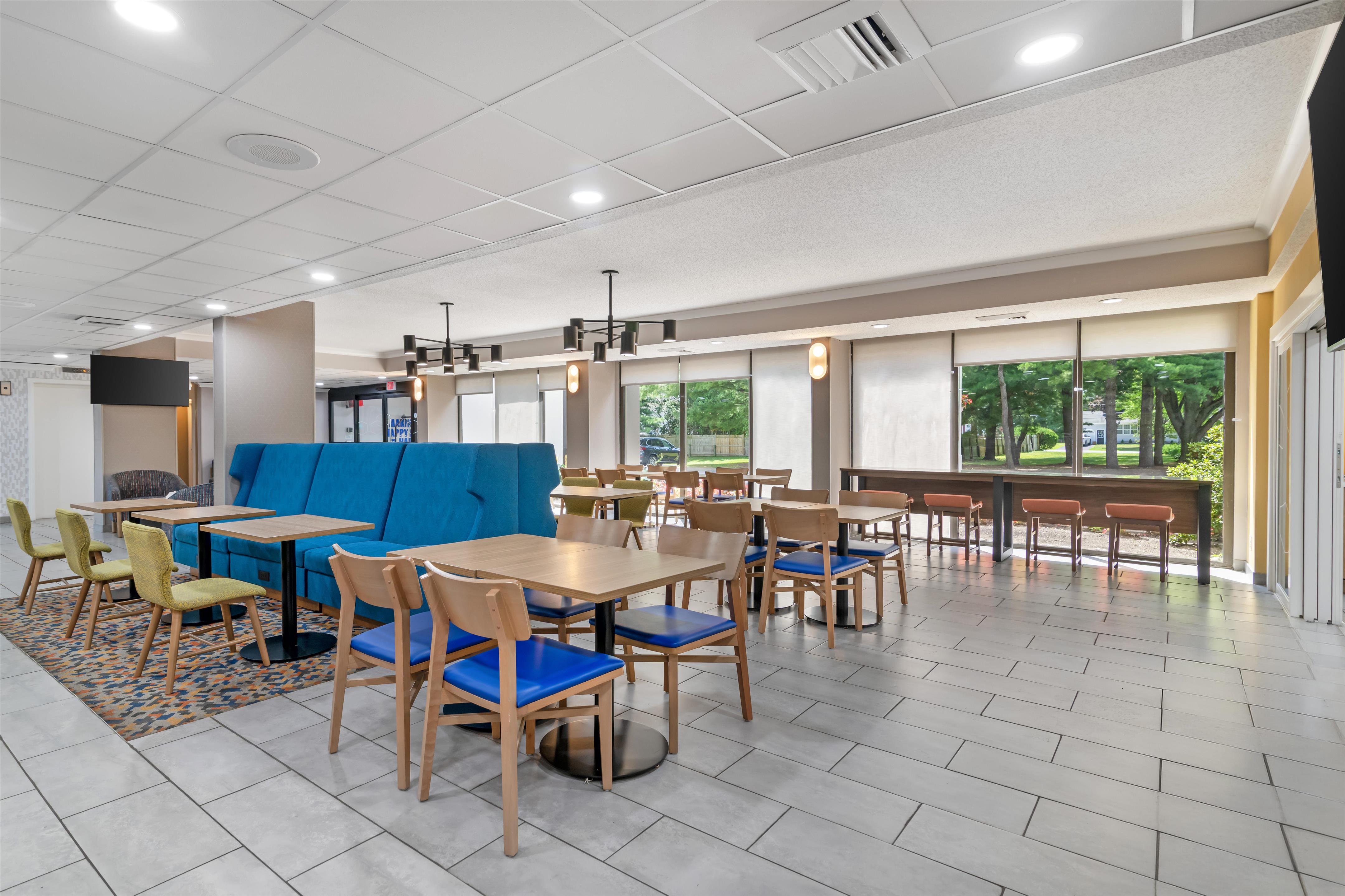 Breakfast Area | Hampton Inn Albany-Wolf Road
