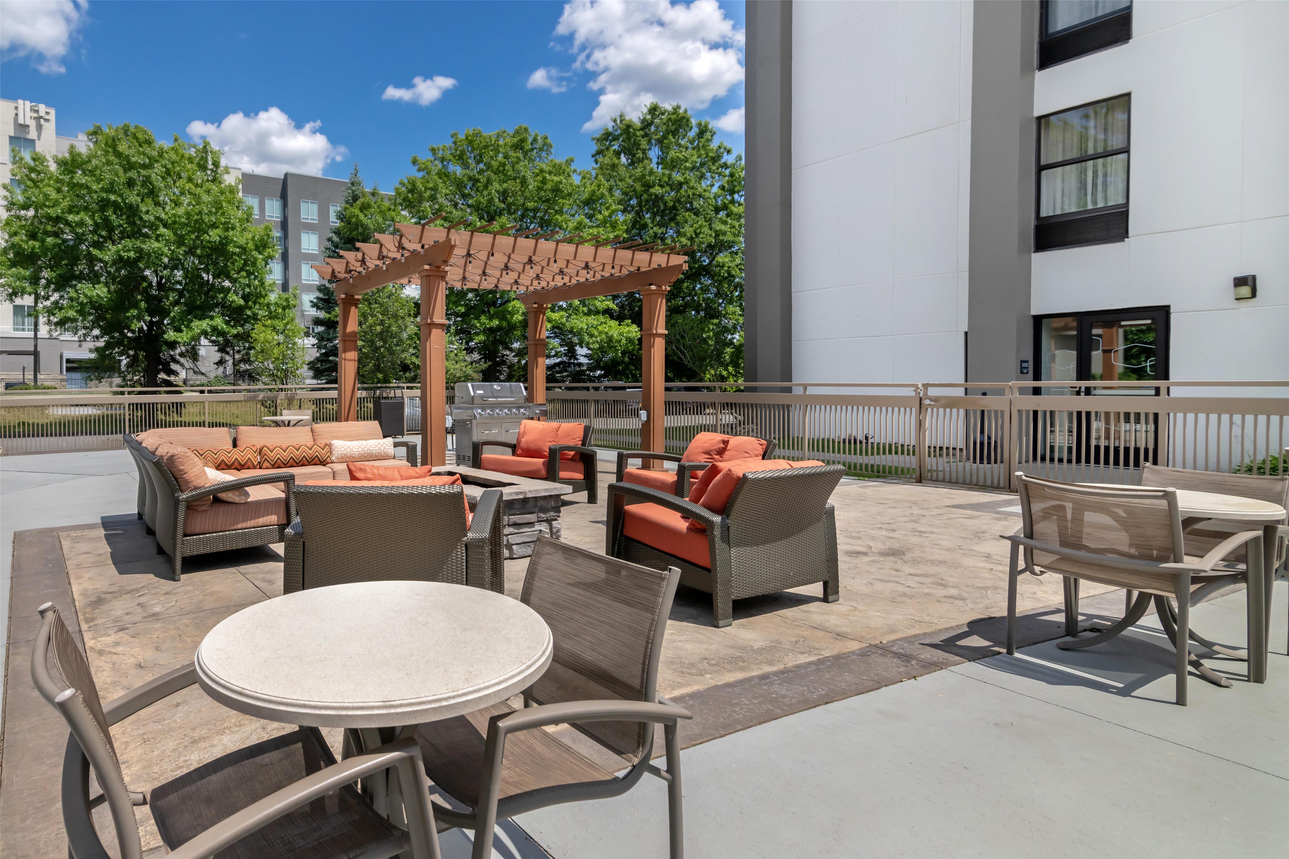 Exterior | Hampton Inn Albany-Wolf Road