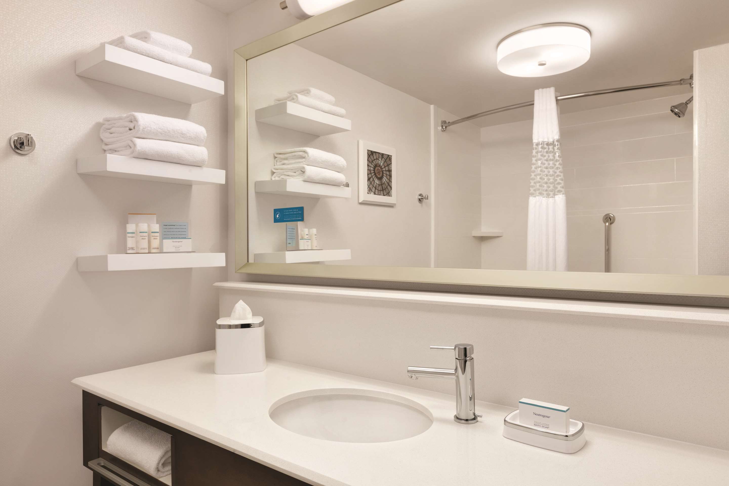 Guest room bath