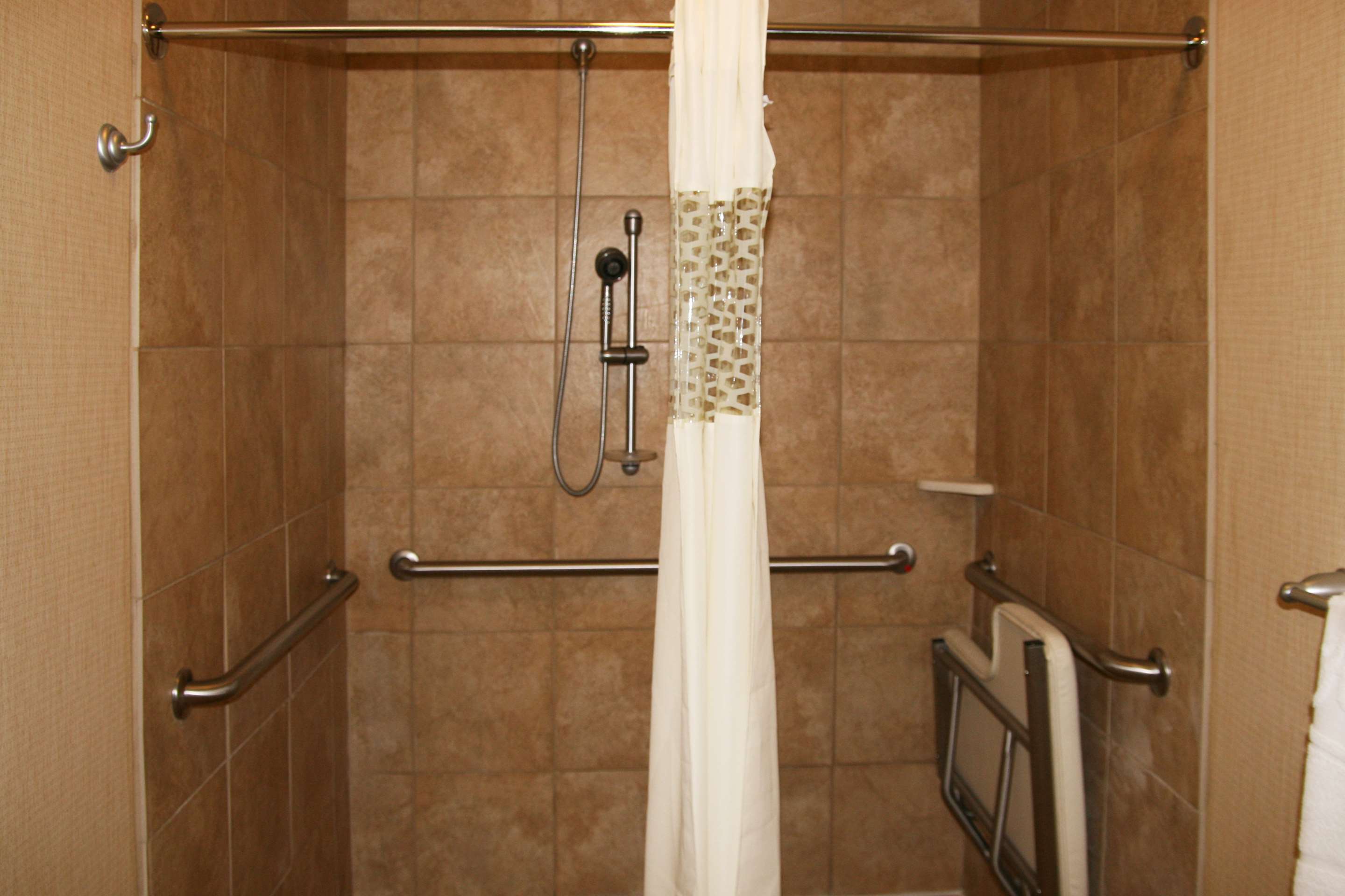Guest room bath