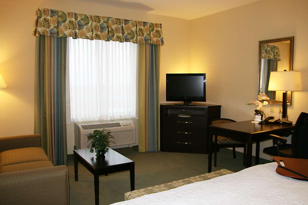 Hampton Inn by Hilton Alpine - Tap to explore photos