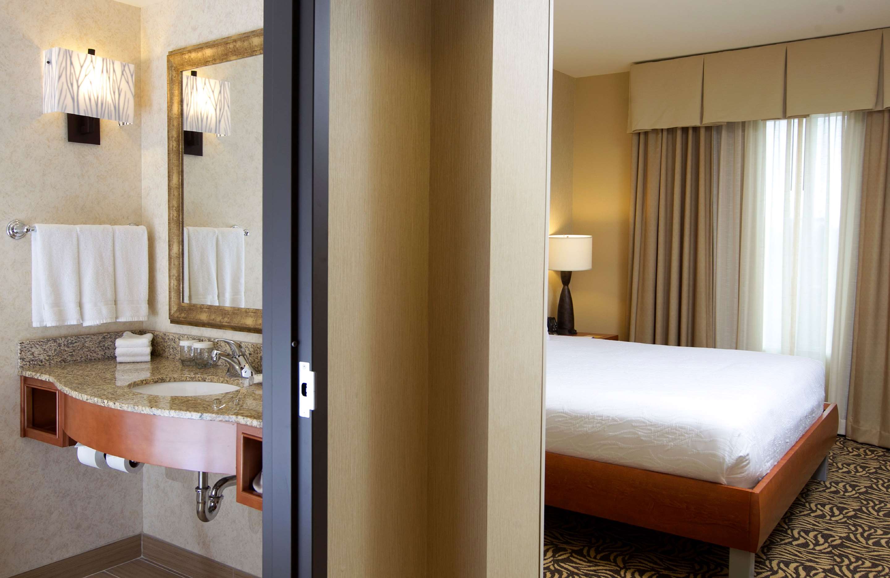 Guest room bath