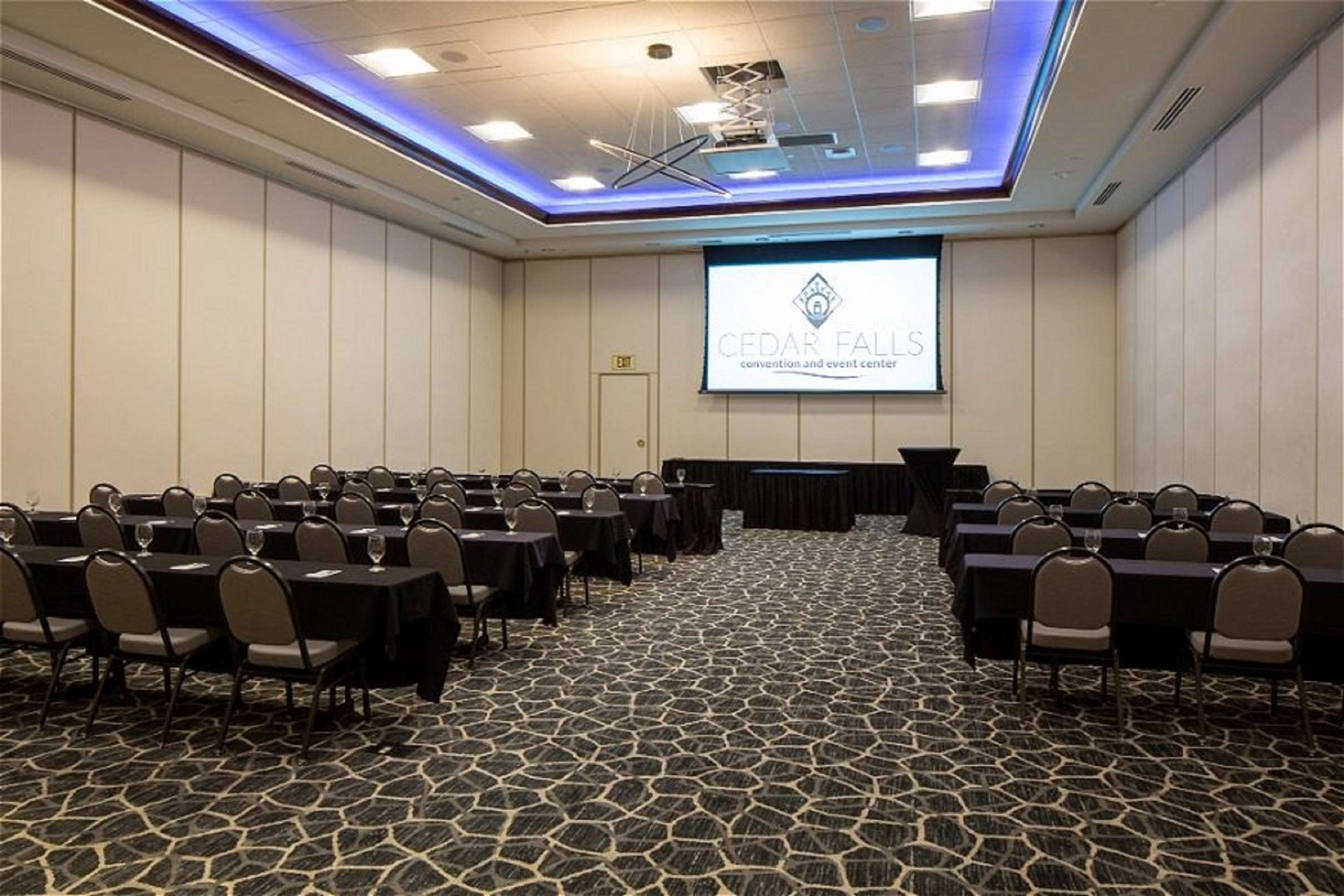 Meeting Room | Hilton Garden Inn Cedar Falls