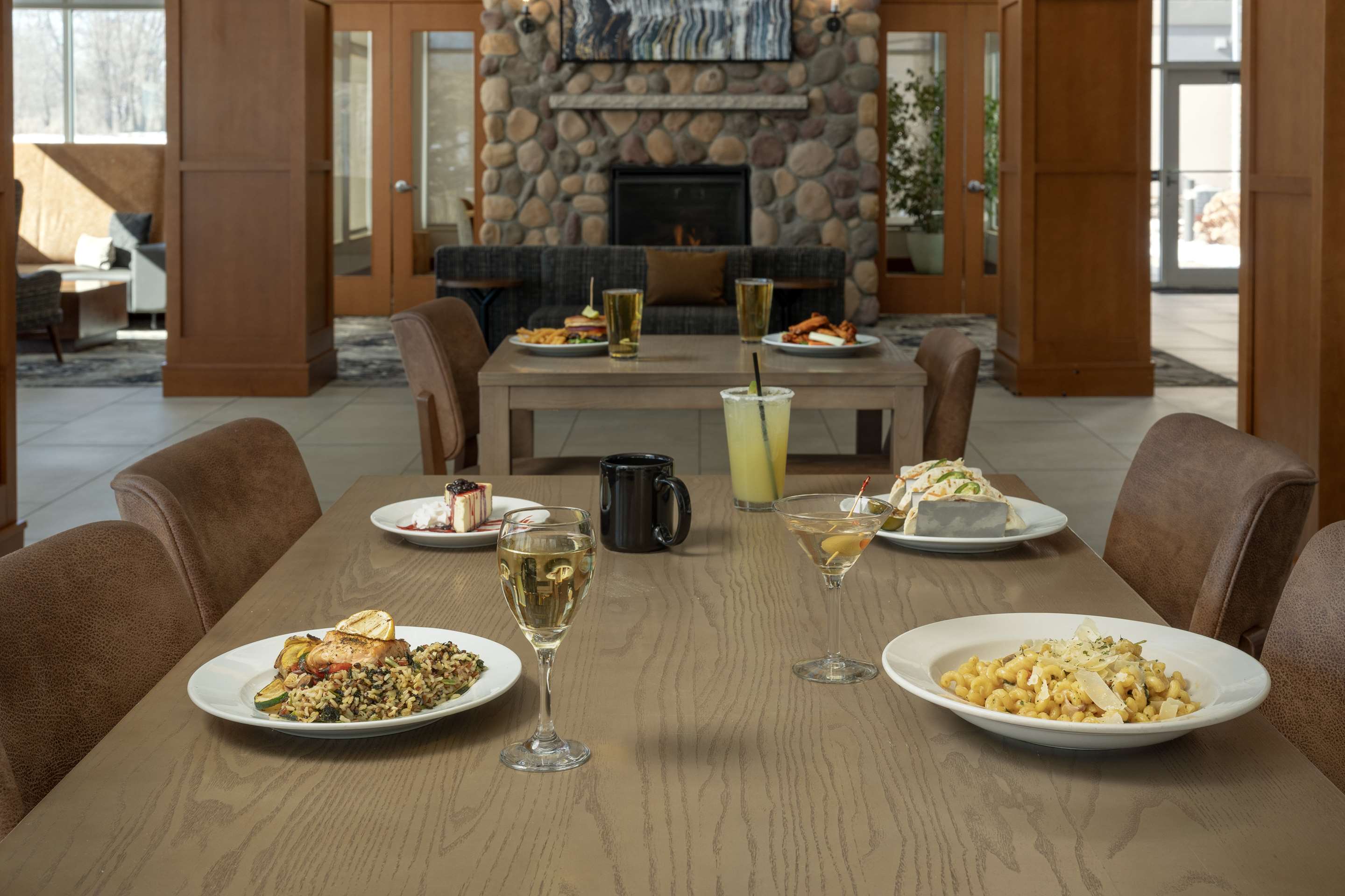 Restaurant | Hilton Garden Inn Cedar Falls