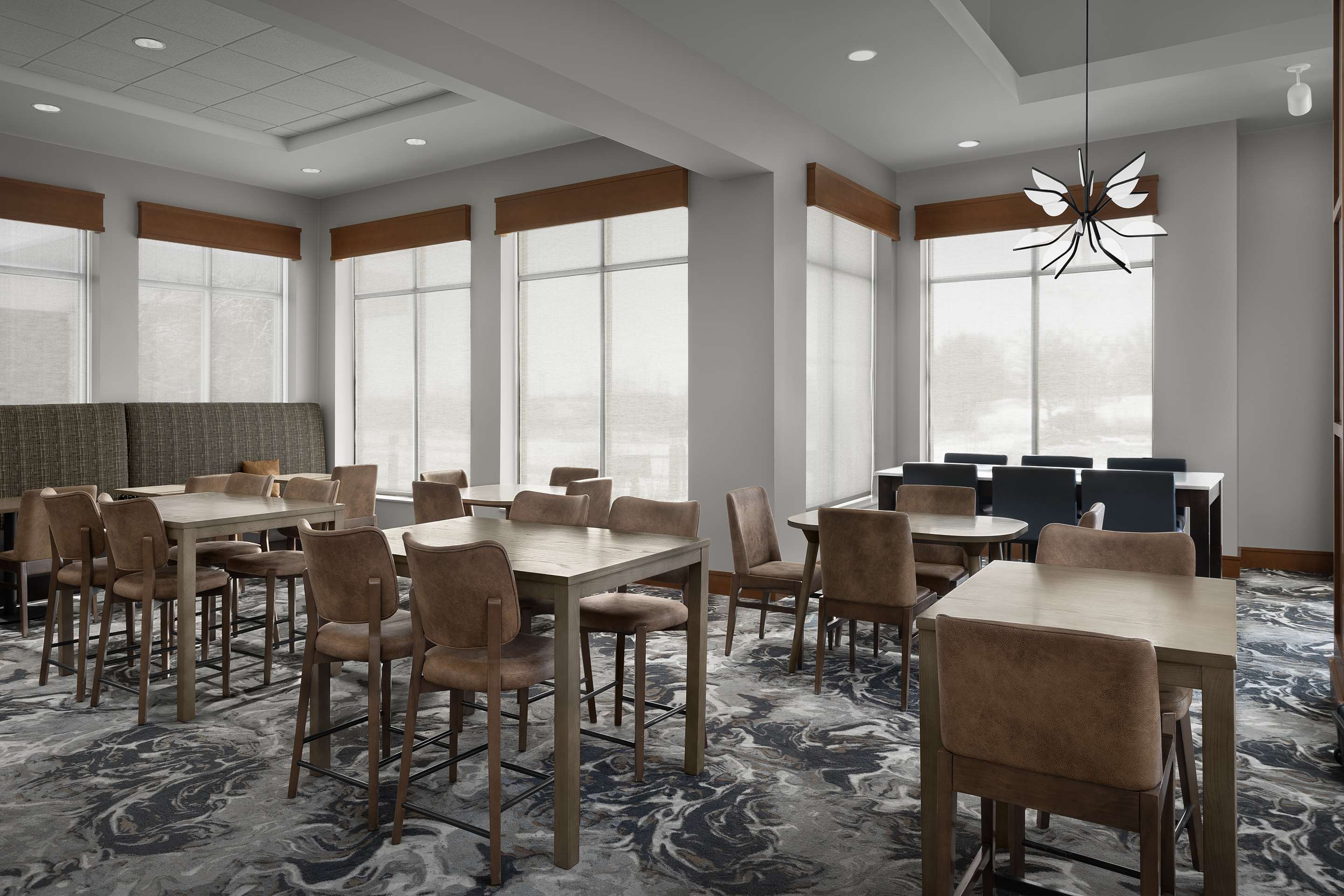 Restaurant | Hilton Garden Inn Cedar Falls