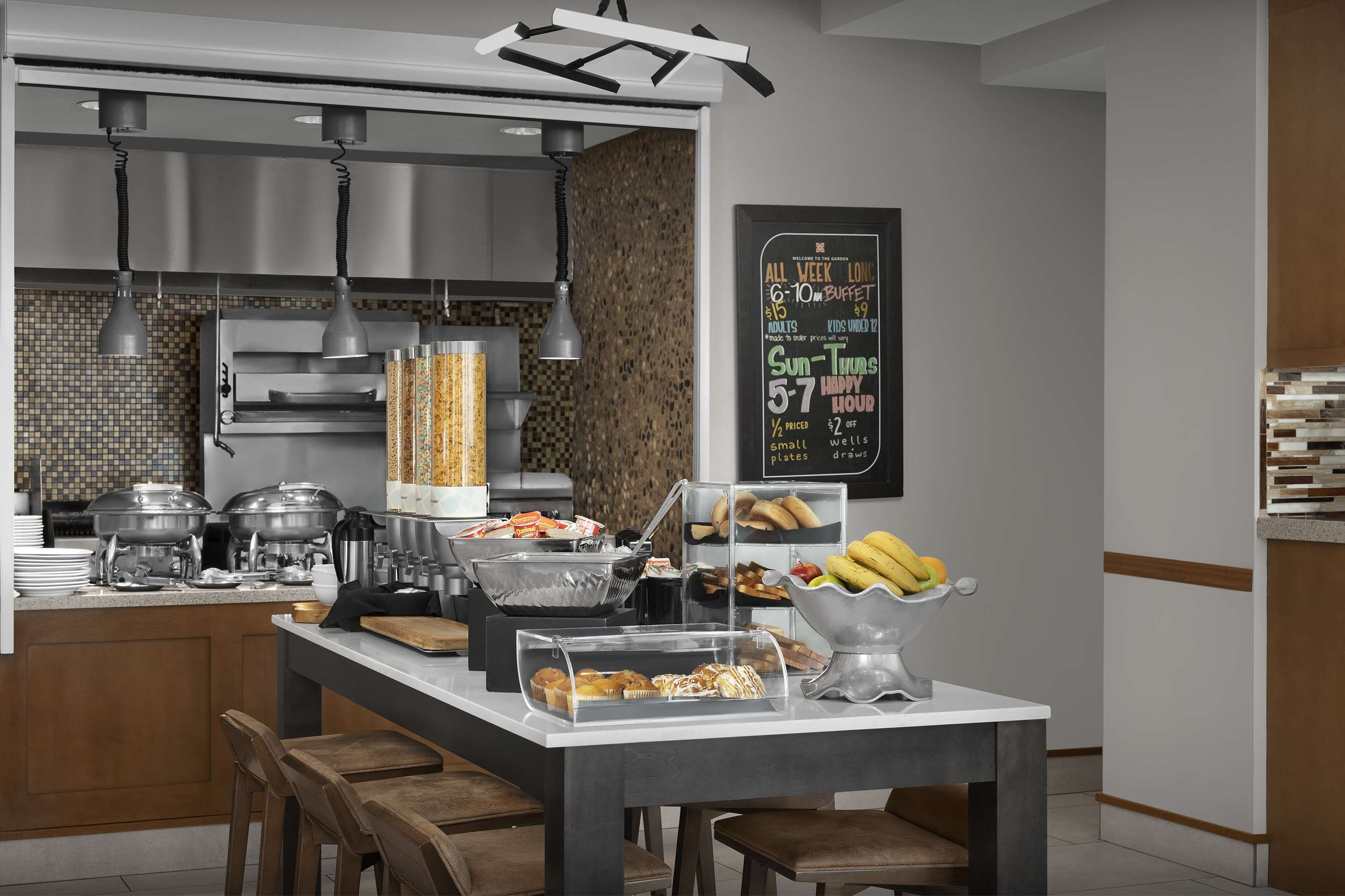 Breakfast Area | Hilton Garden Inn Cedar Falls