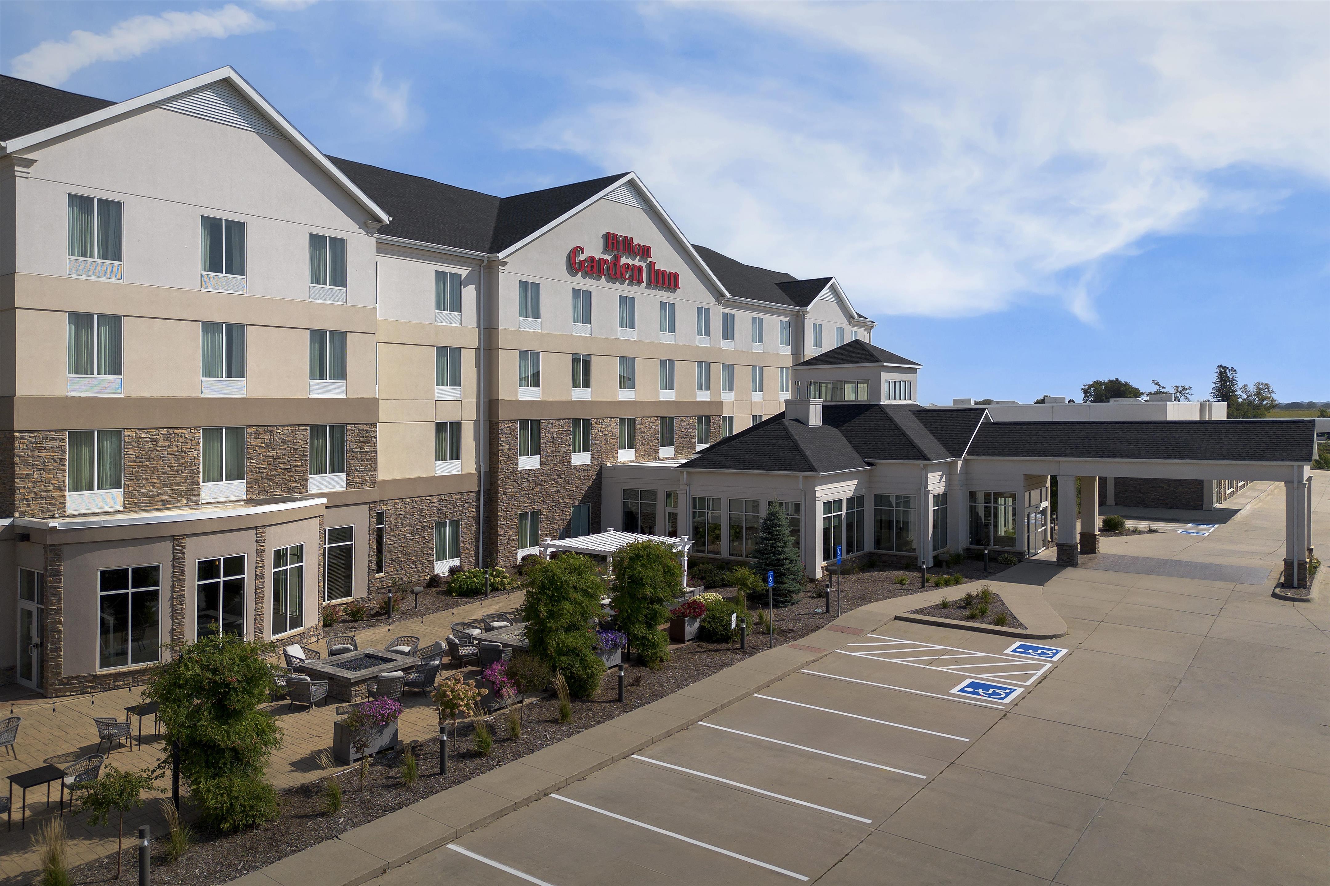 Exterior | Hilton Garden Inn Cedar Falls