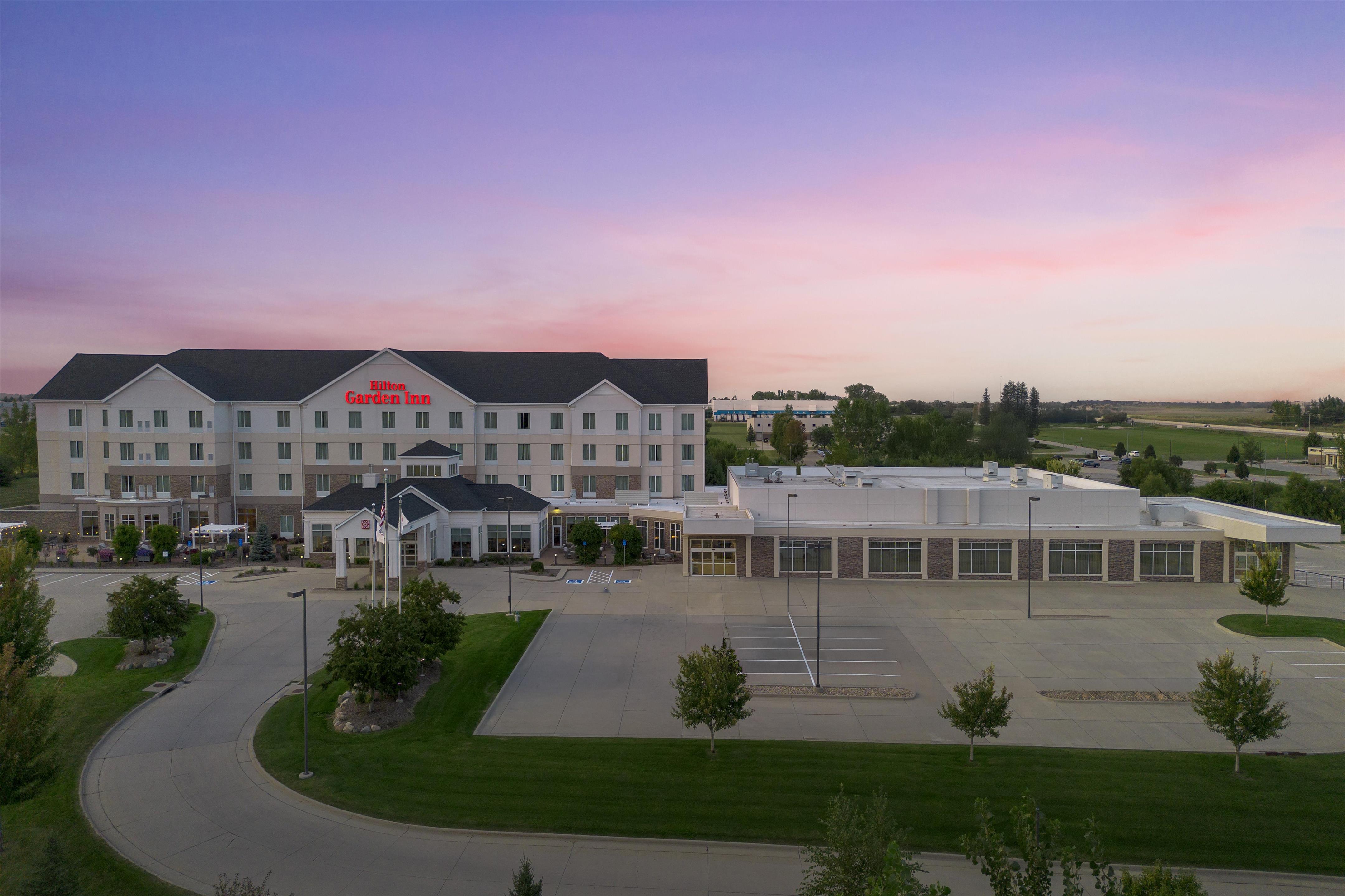 Exterior | Hilton Garden Inn Cedar Falls