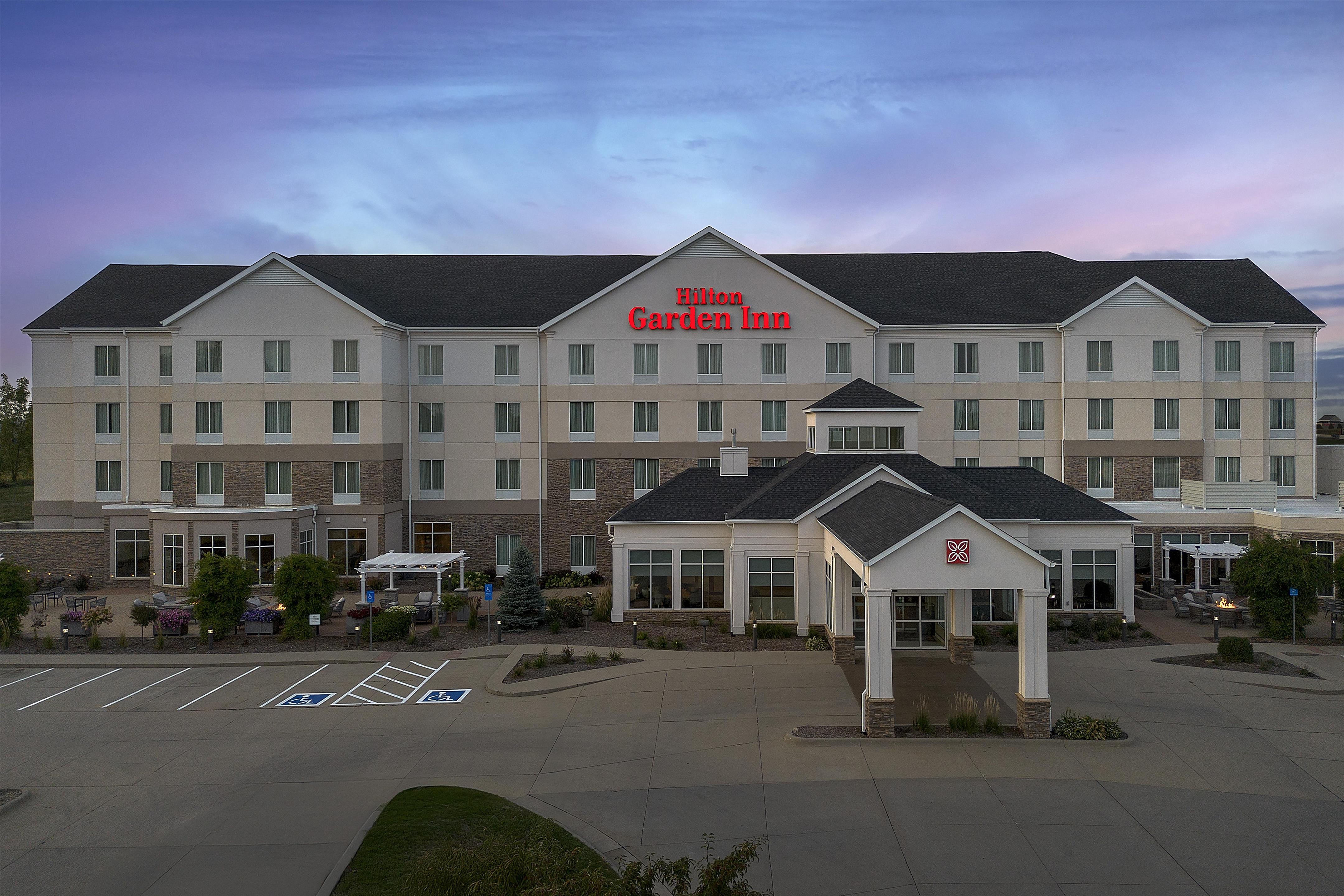 Exterior | Hilton Garden Inn Cedar Falls