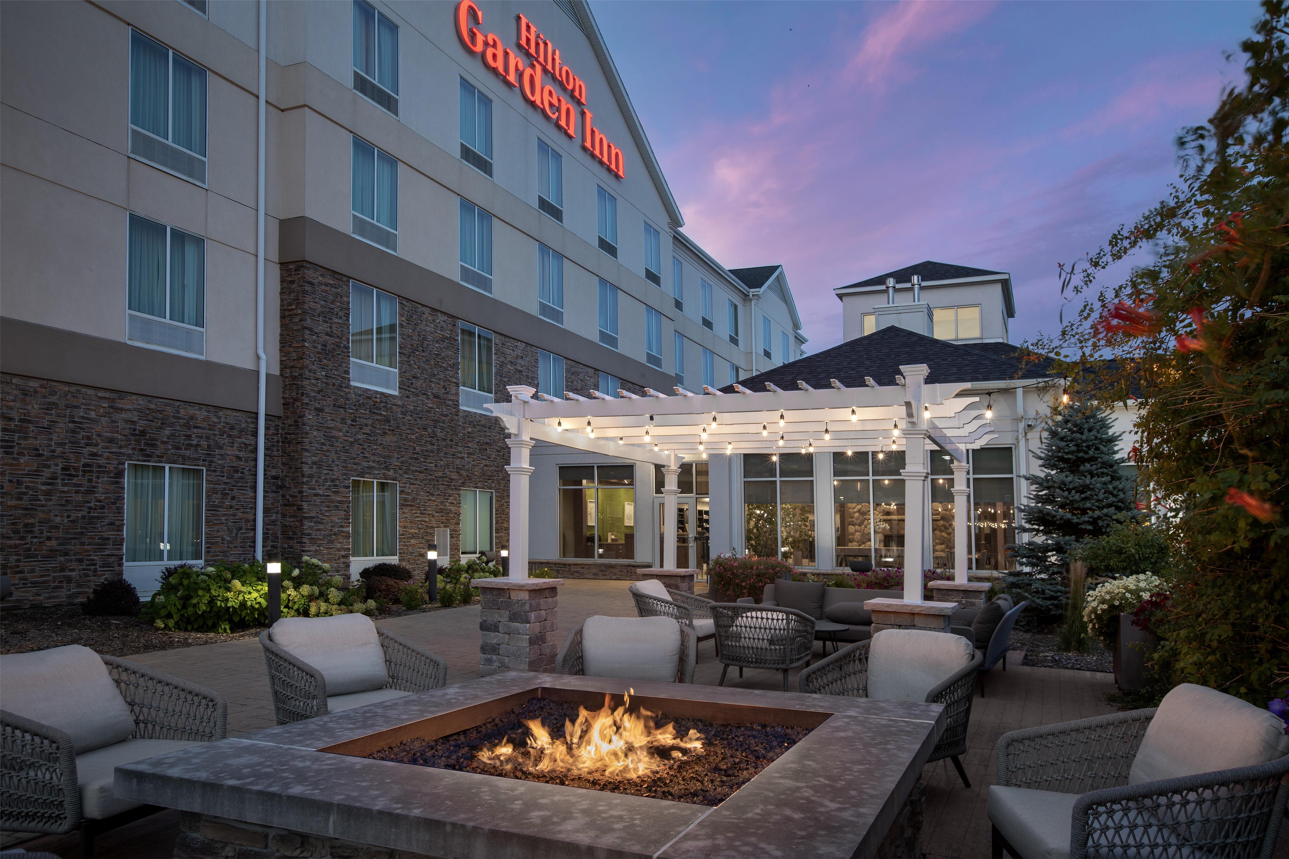 Exterior | Hilton Garden Inn Cedar Falls