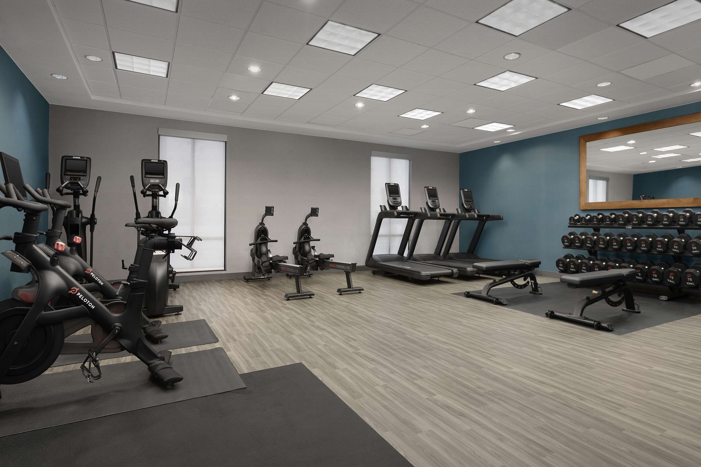 Health club fitness center gym | Hampton Inn Waterloo