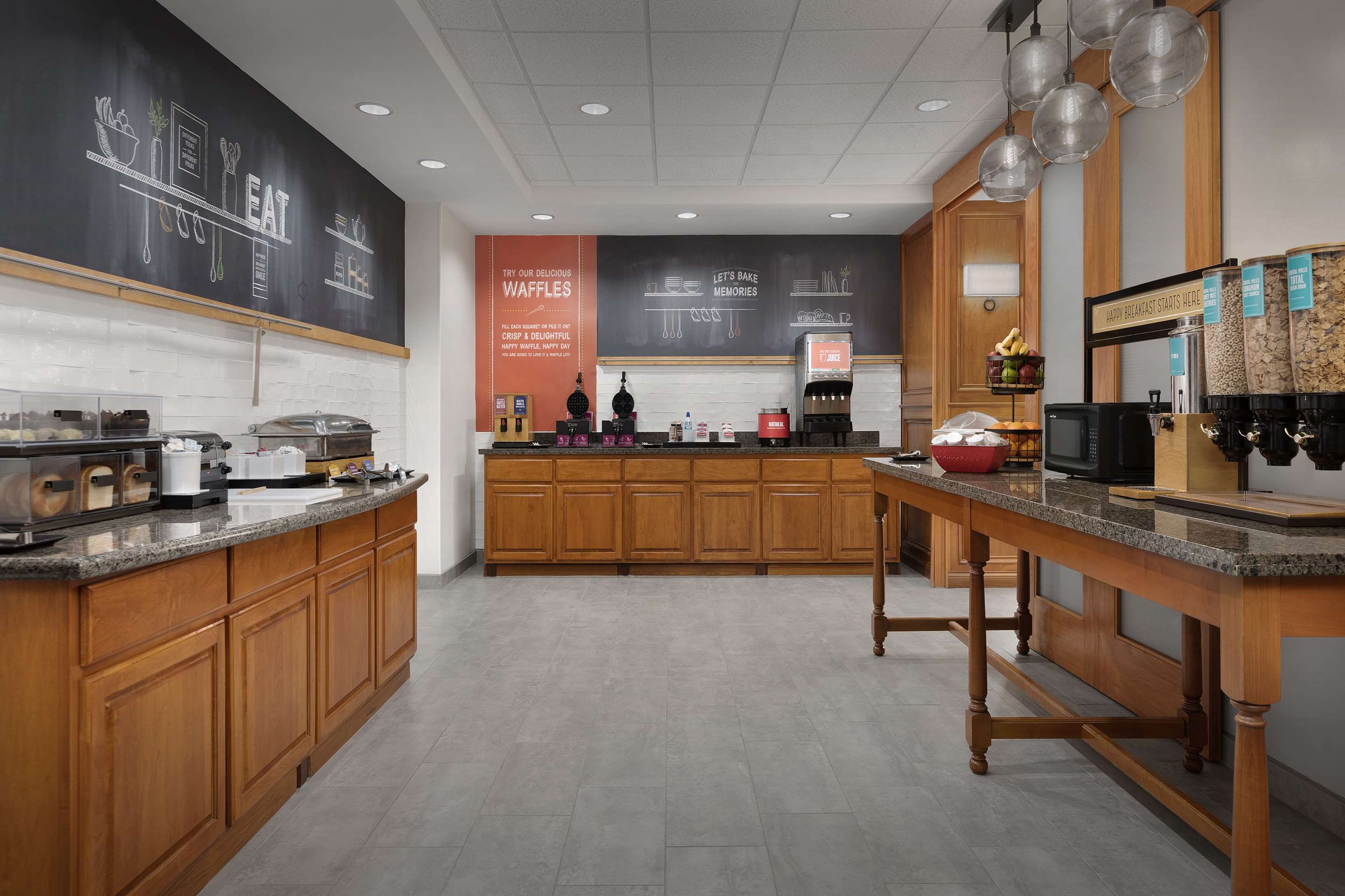 Breakfast Area | Hampton Inn Waterloo
