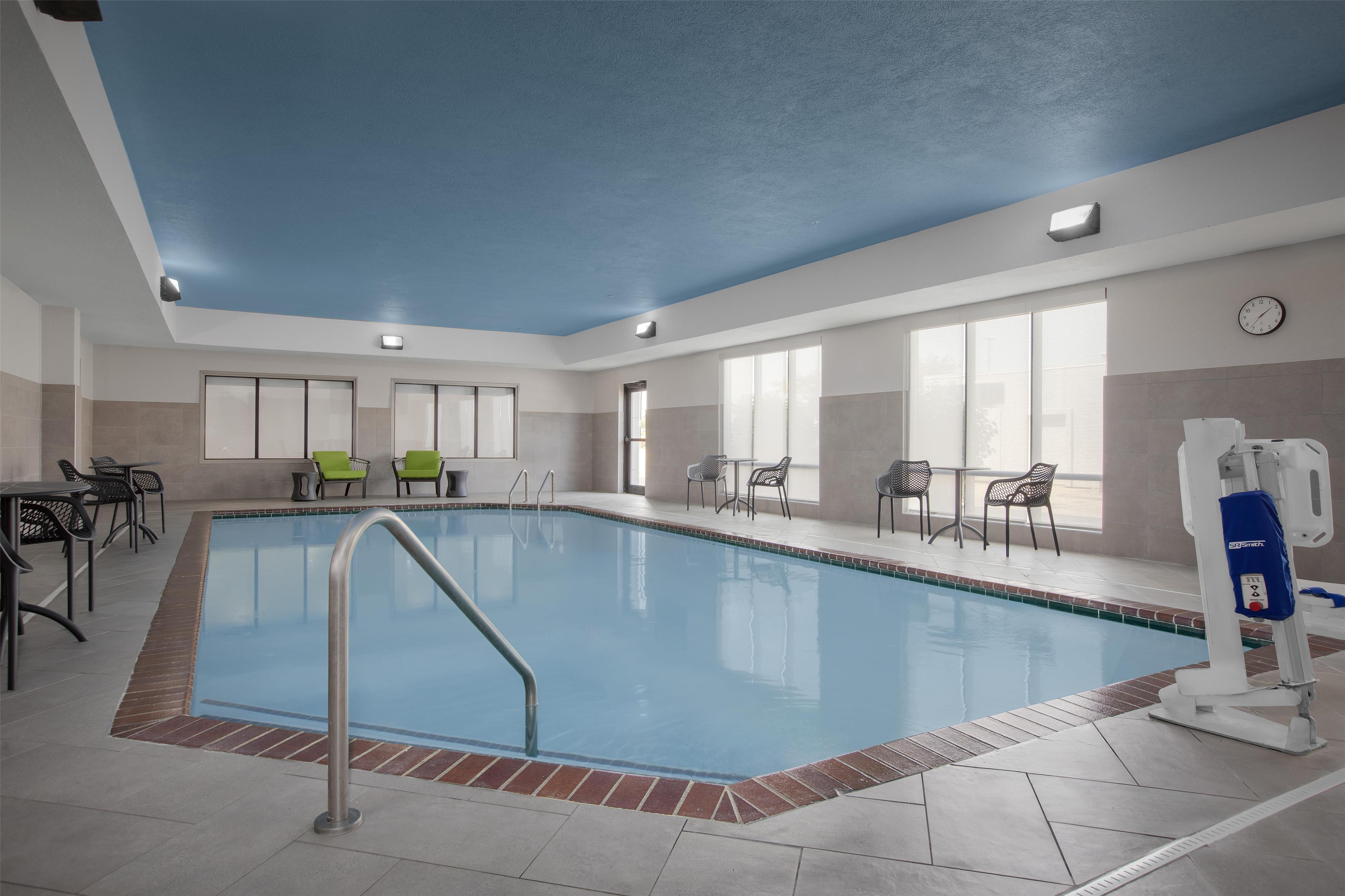 Pool | Hampton Inn Waterloo