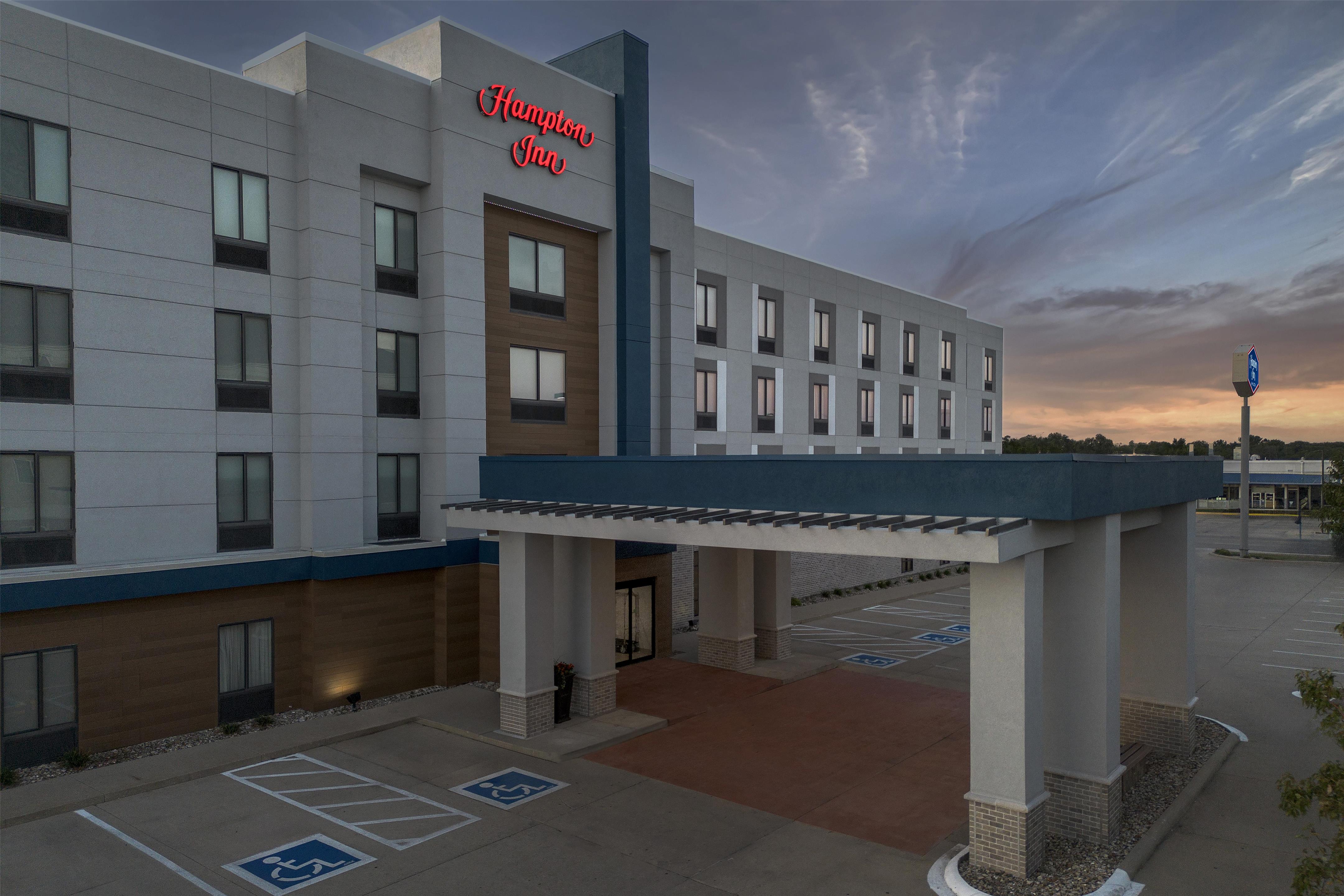 Exterior | Hampton Inn Waterloo