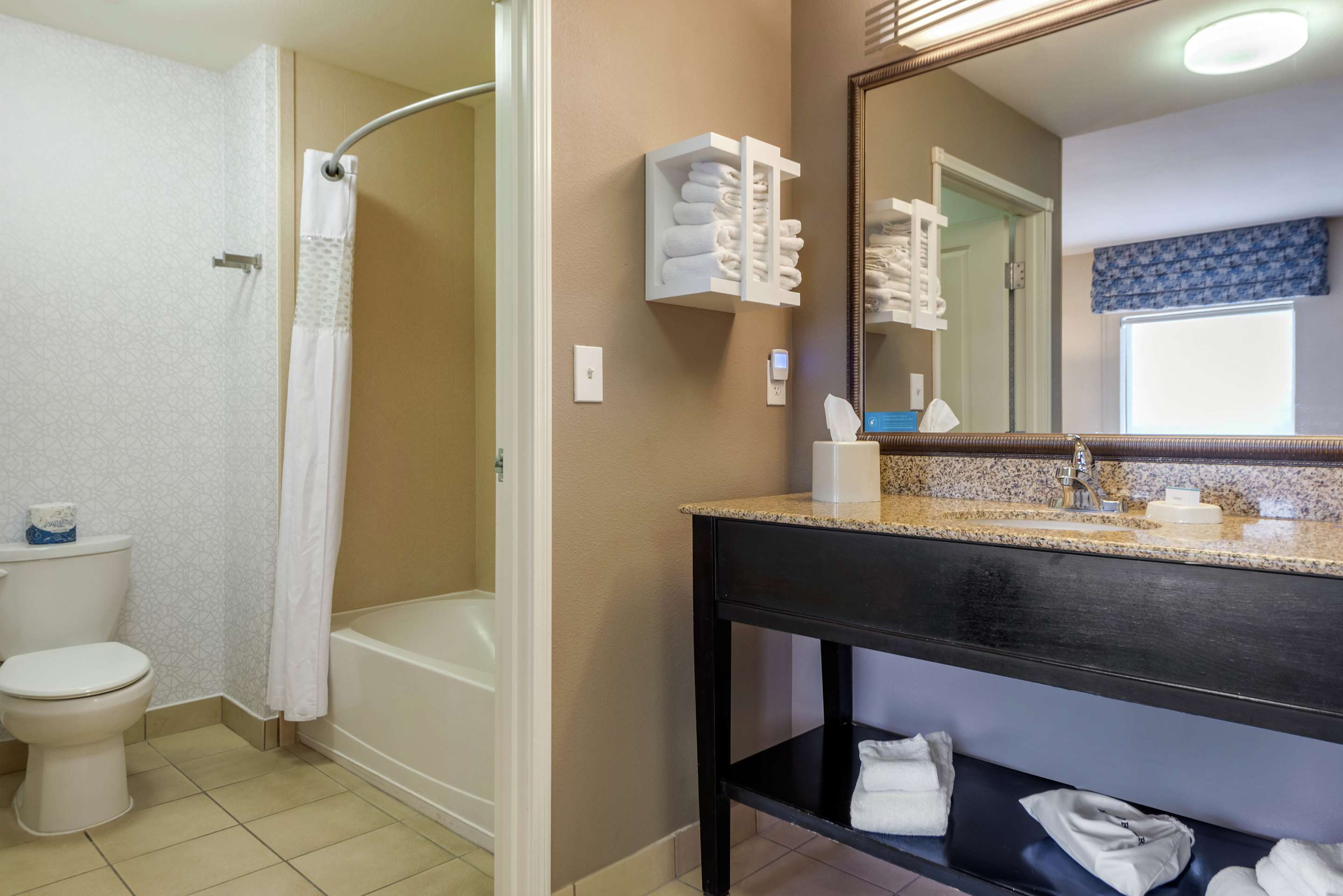 Guest room bath