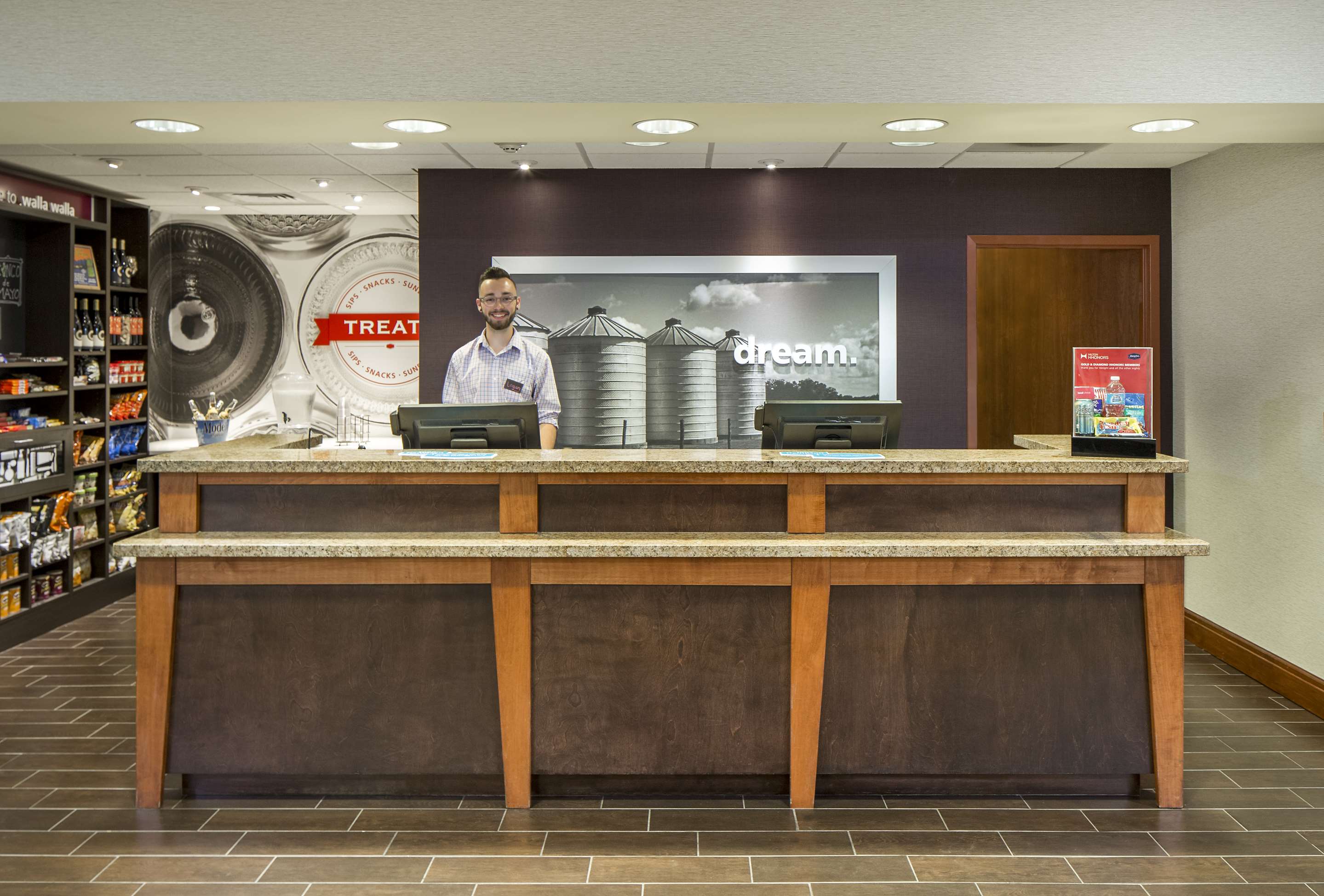 Reception | Hampton Inn & Suites Walla Walla