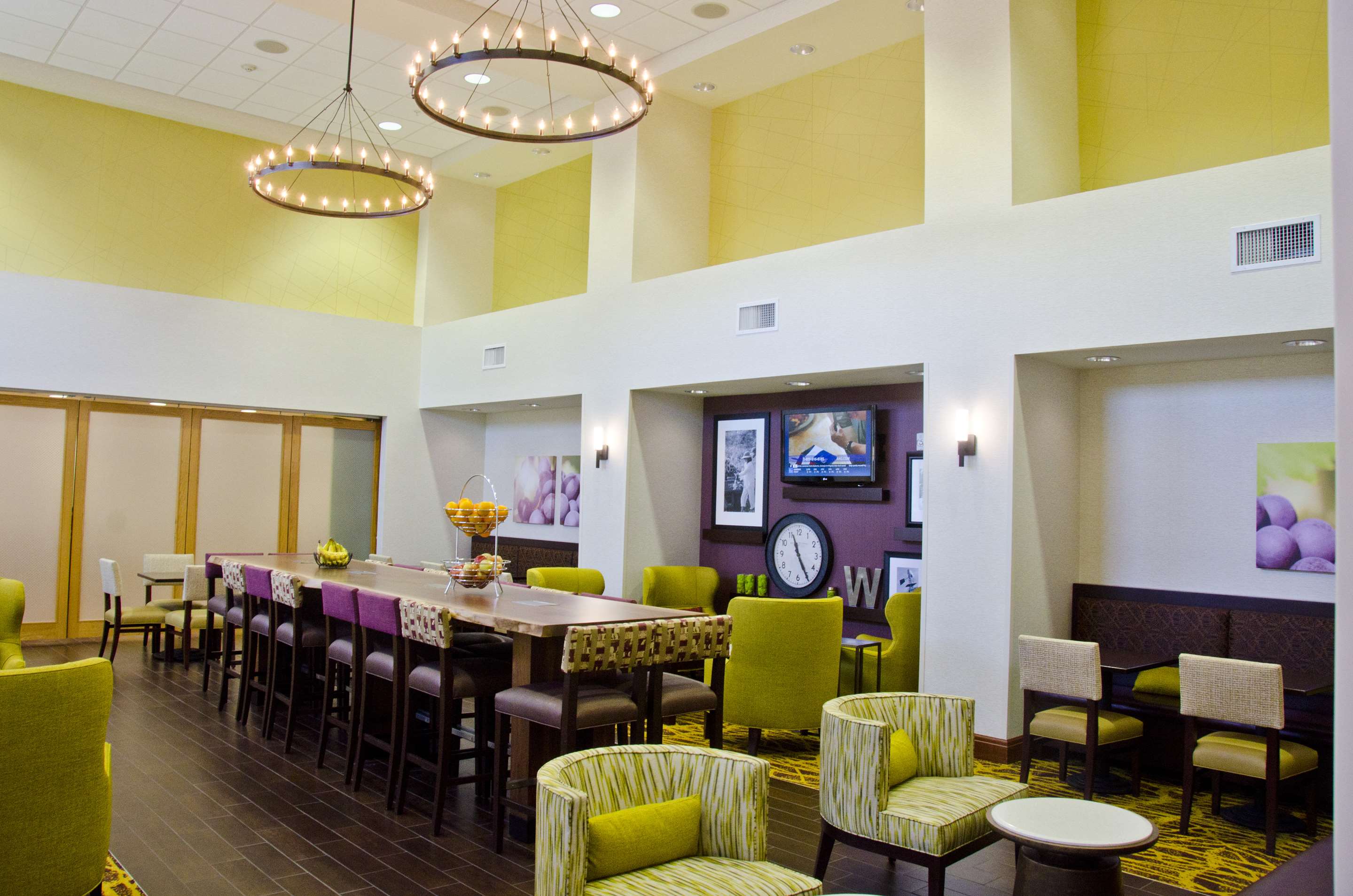 Breakfast Area | Hampton Inn & Suites Walla Walla
