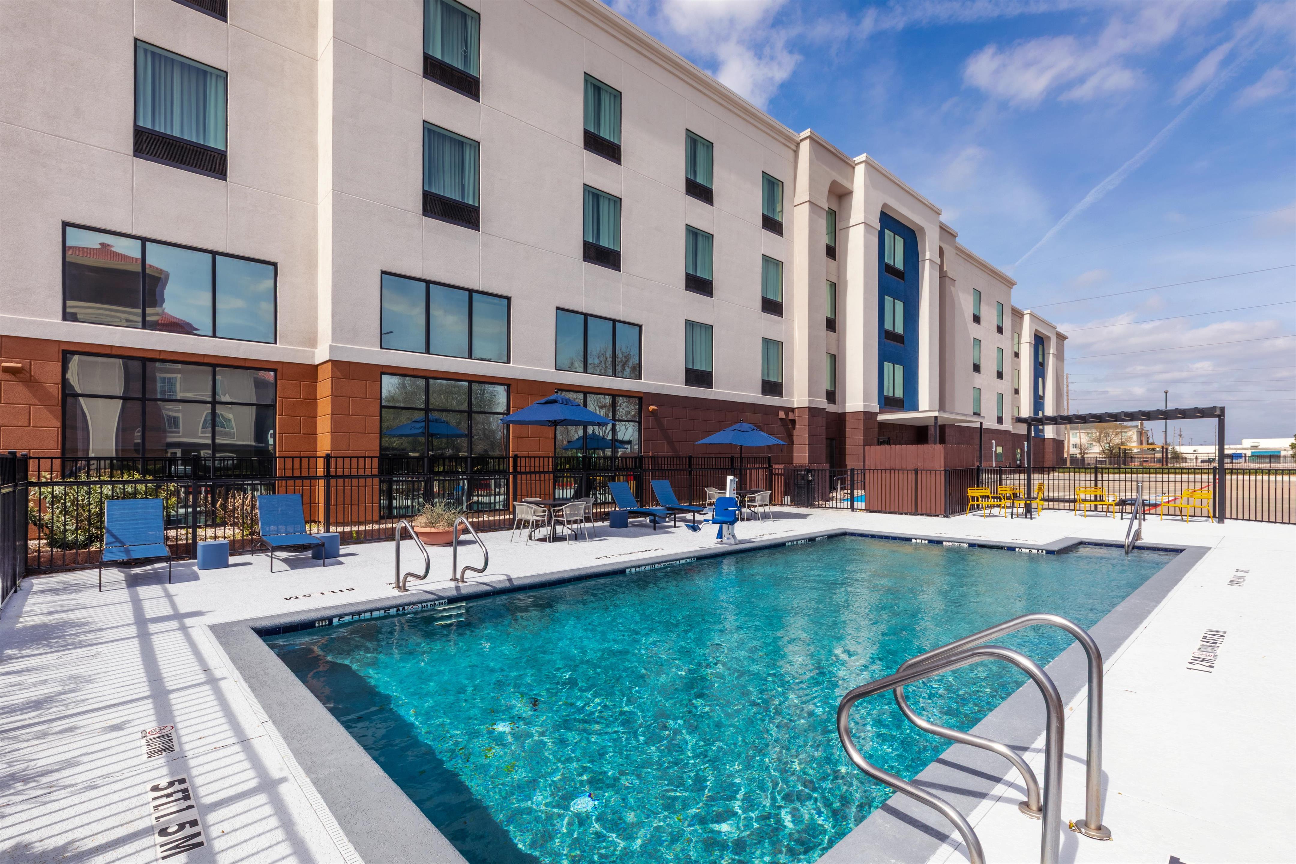 Pool | Hampton Inn & Suites Tomball Houston NW