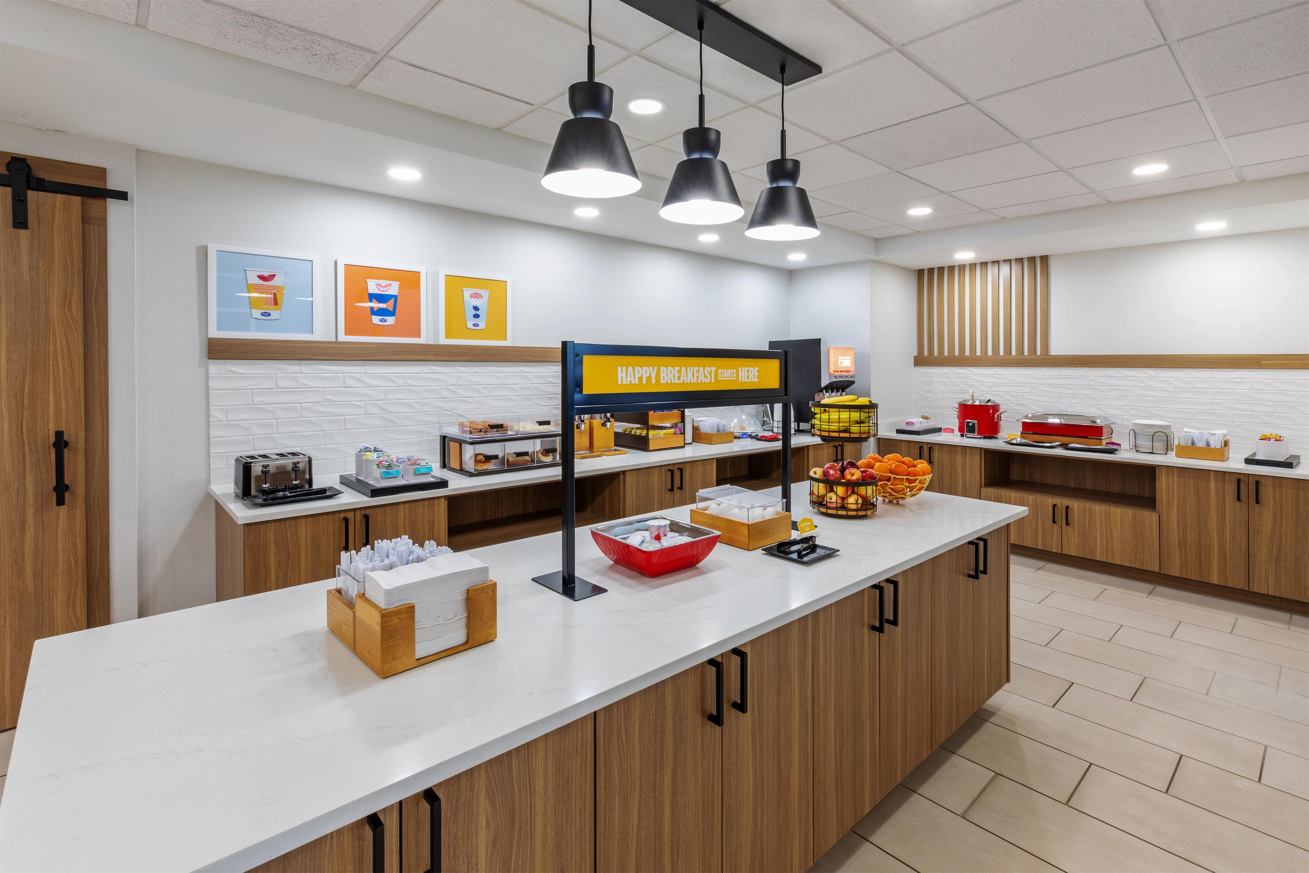 Breakfast Area | Hampton Inn & Suites Tomball Houston NW
