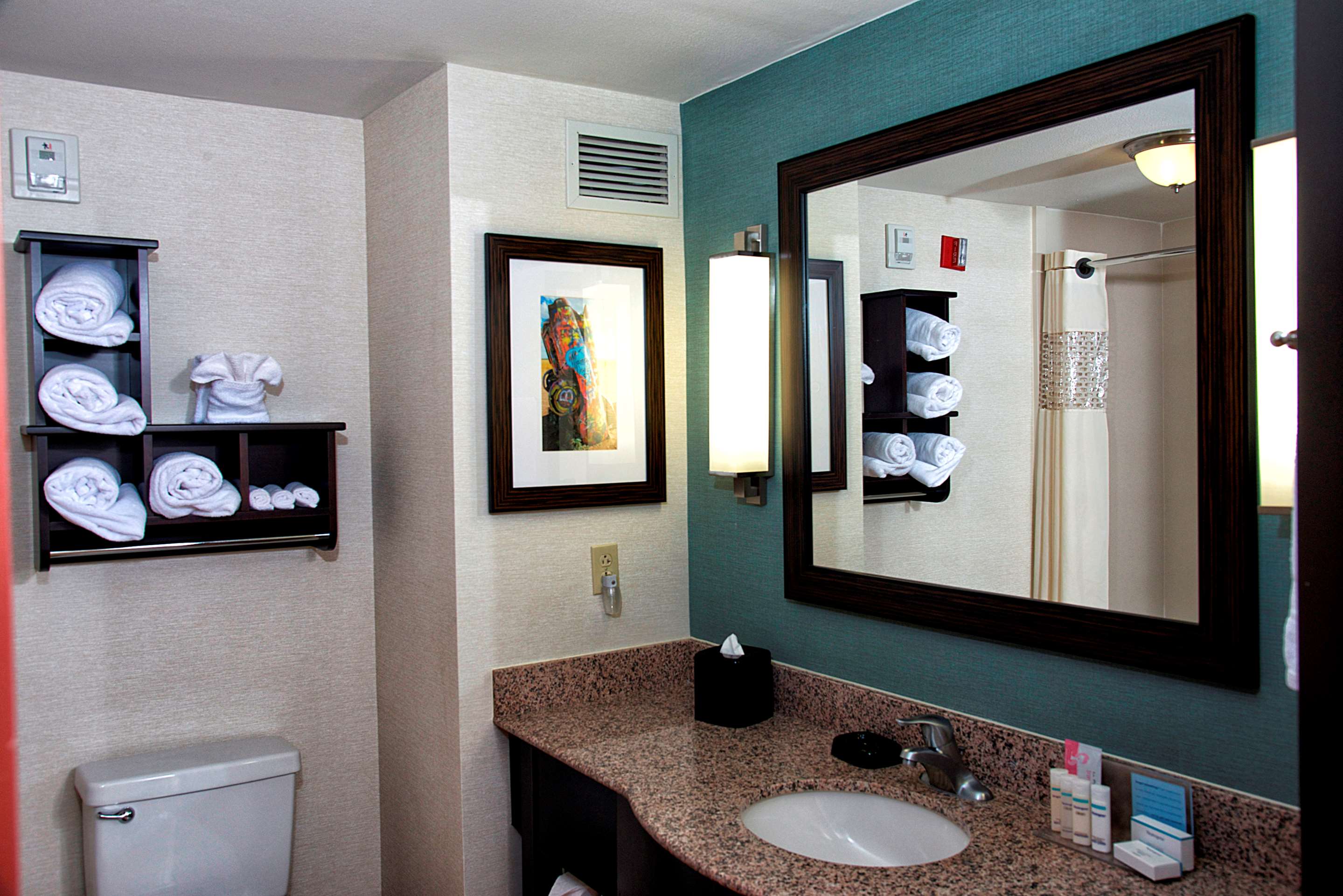 Guest room bath