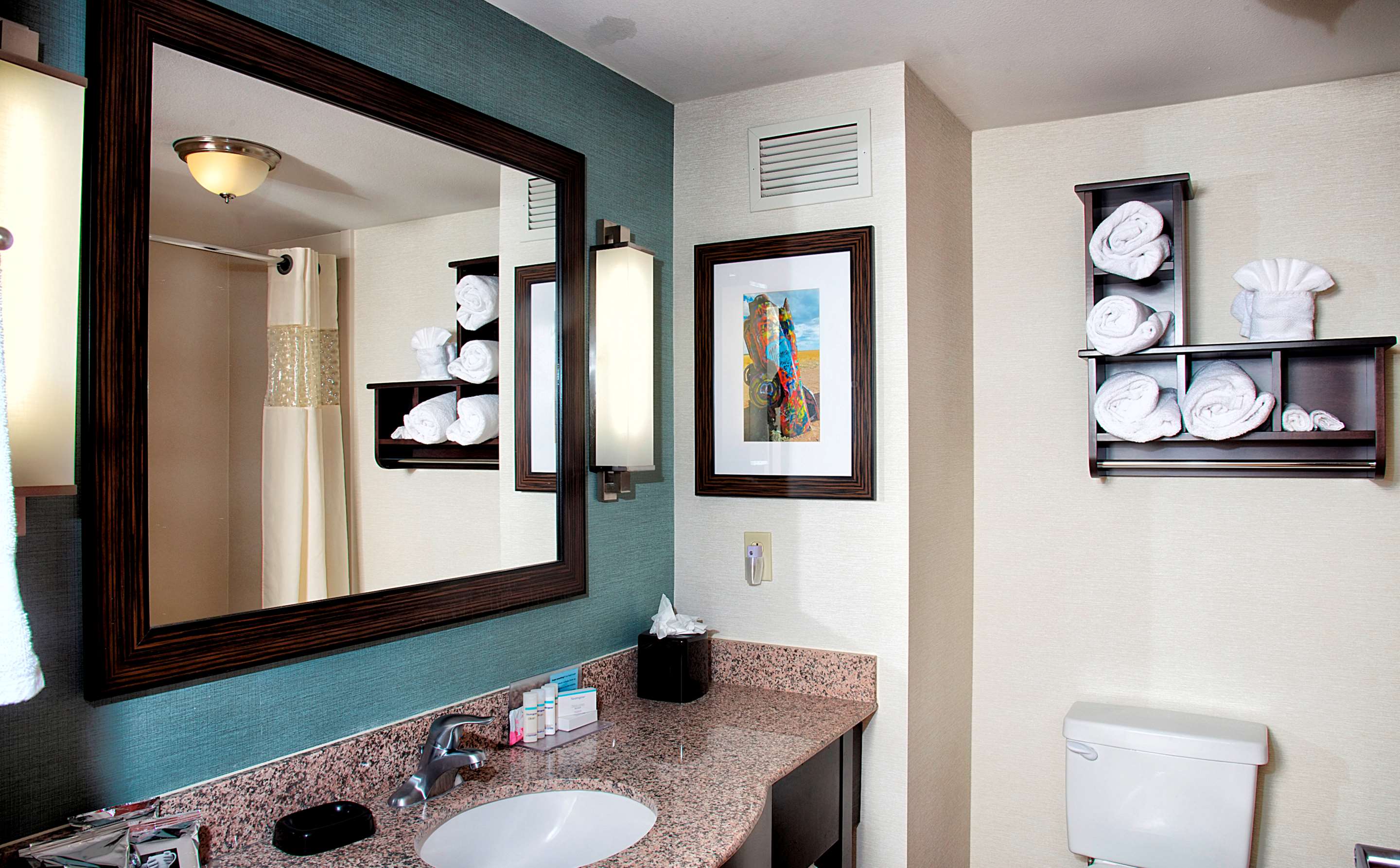 Guest room bath