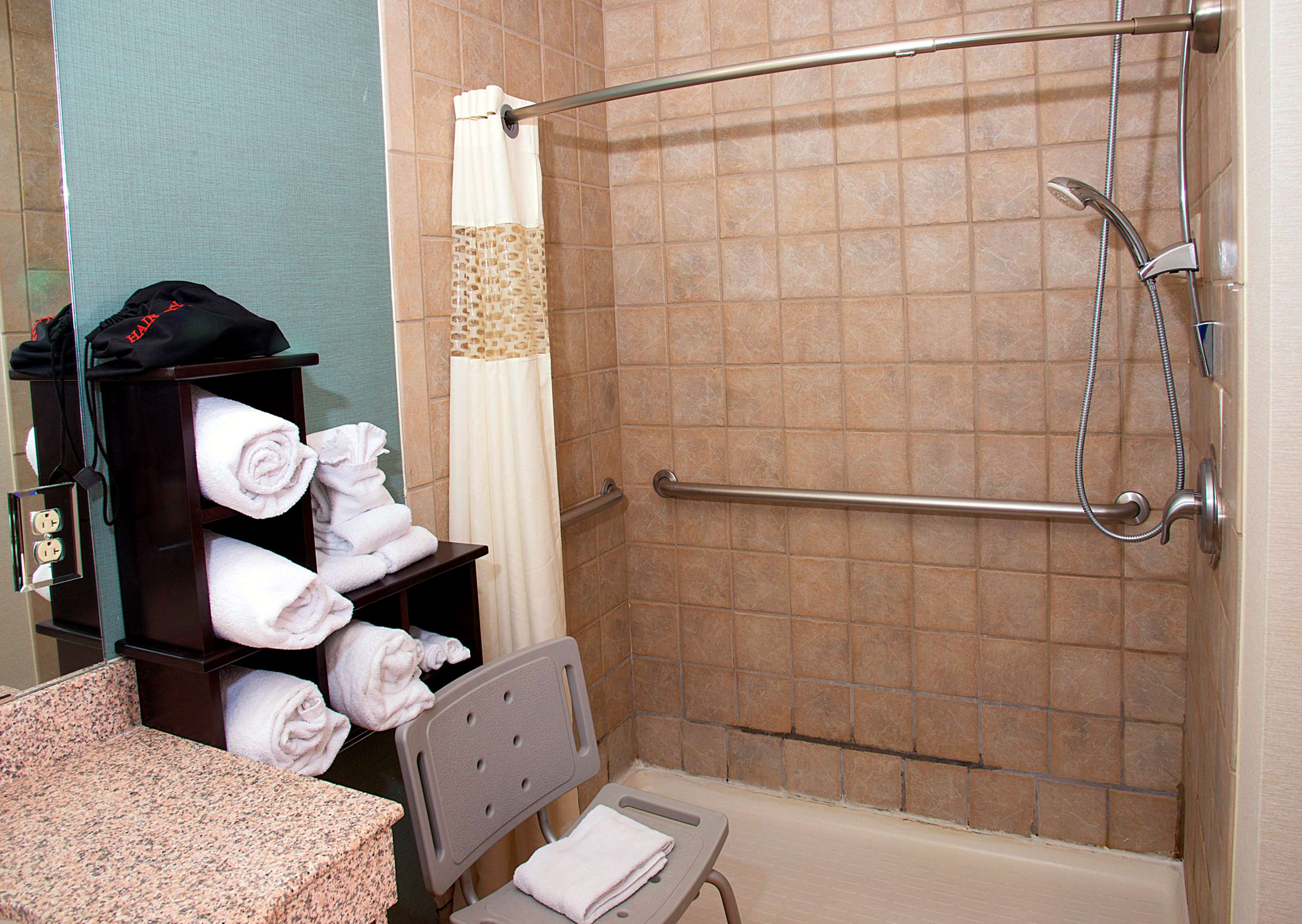 Guest room bath