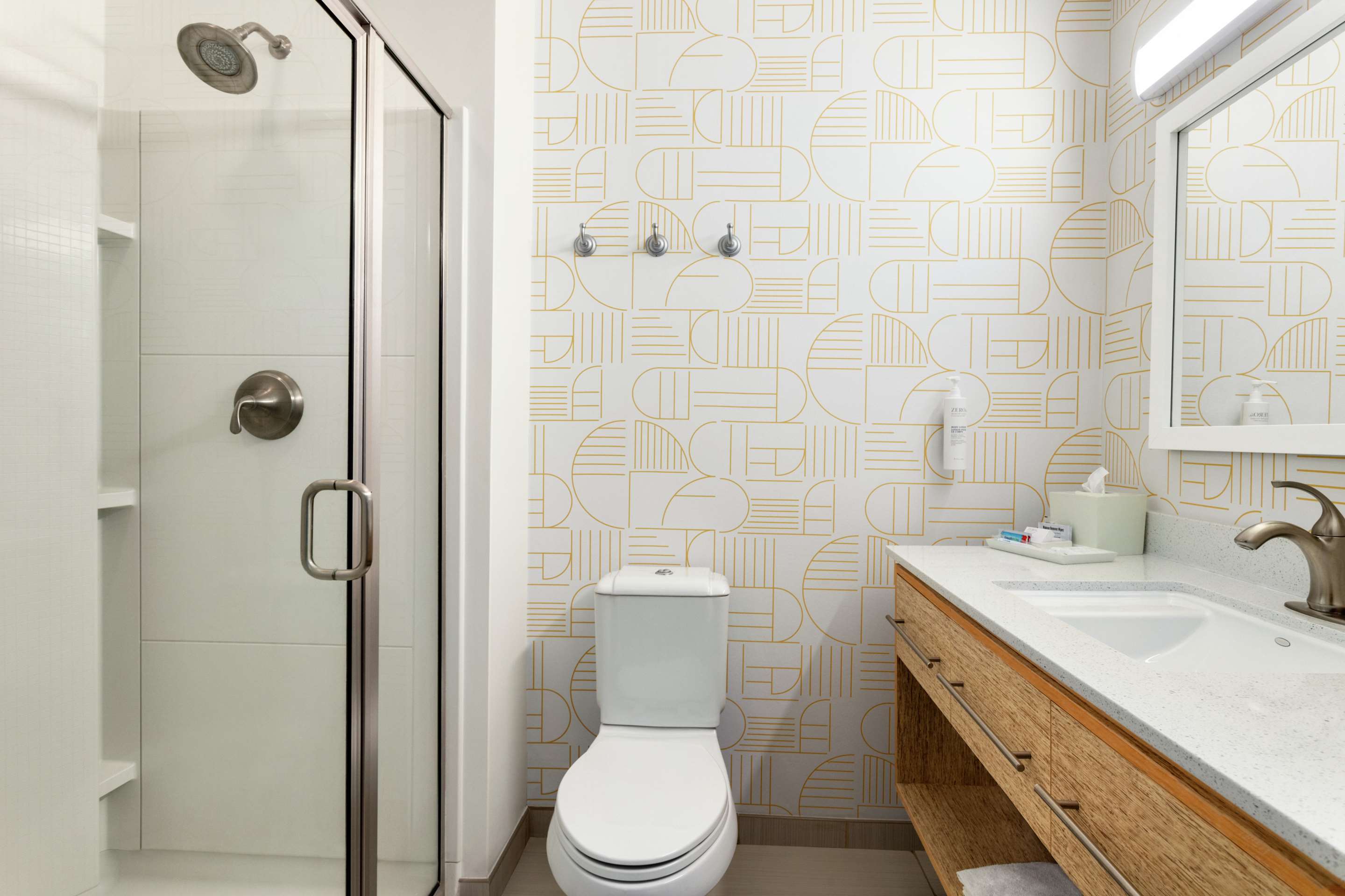 Guest room bath