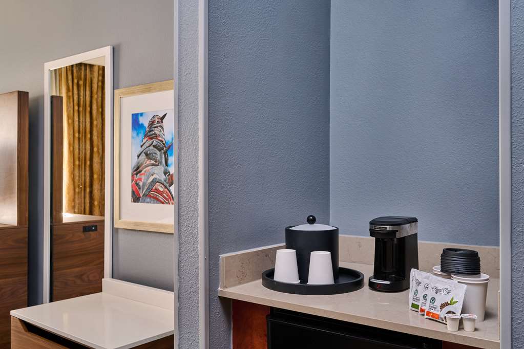 Hampton Inn Anchorage Room Type - 2 QNS MTN VW MIC FRG NS