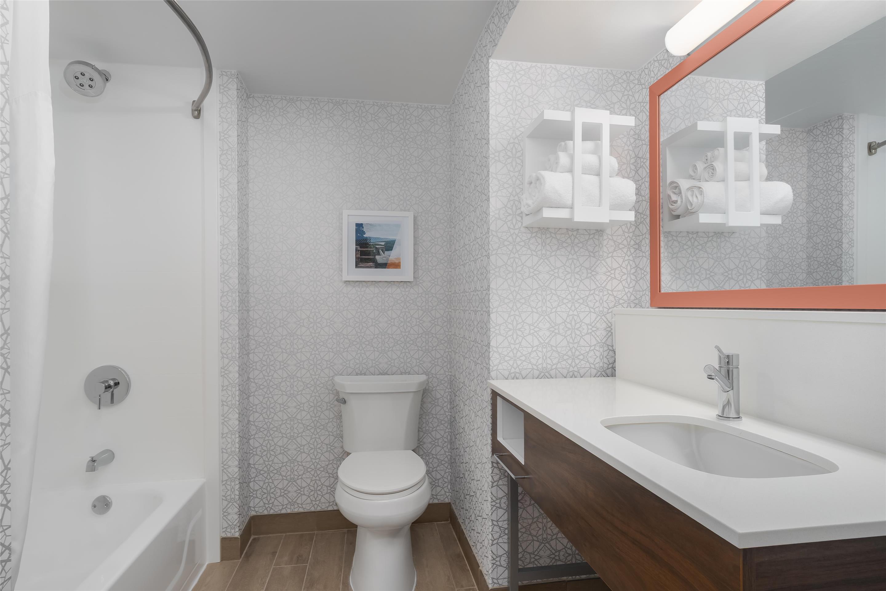Guest room bath