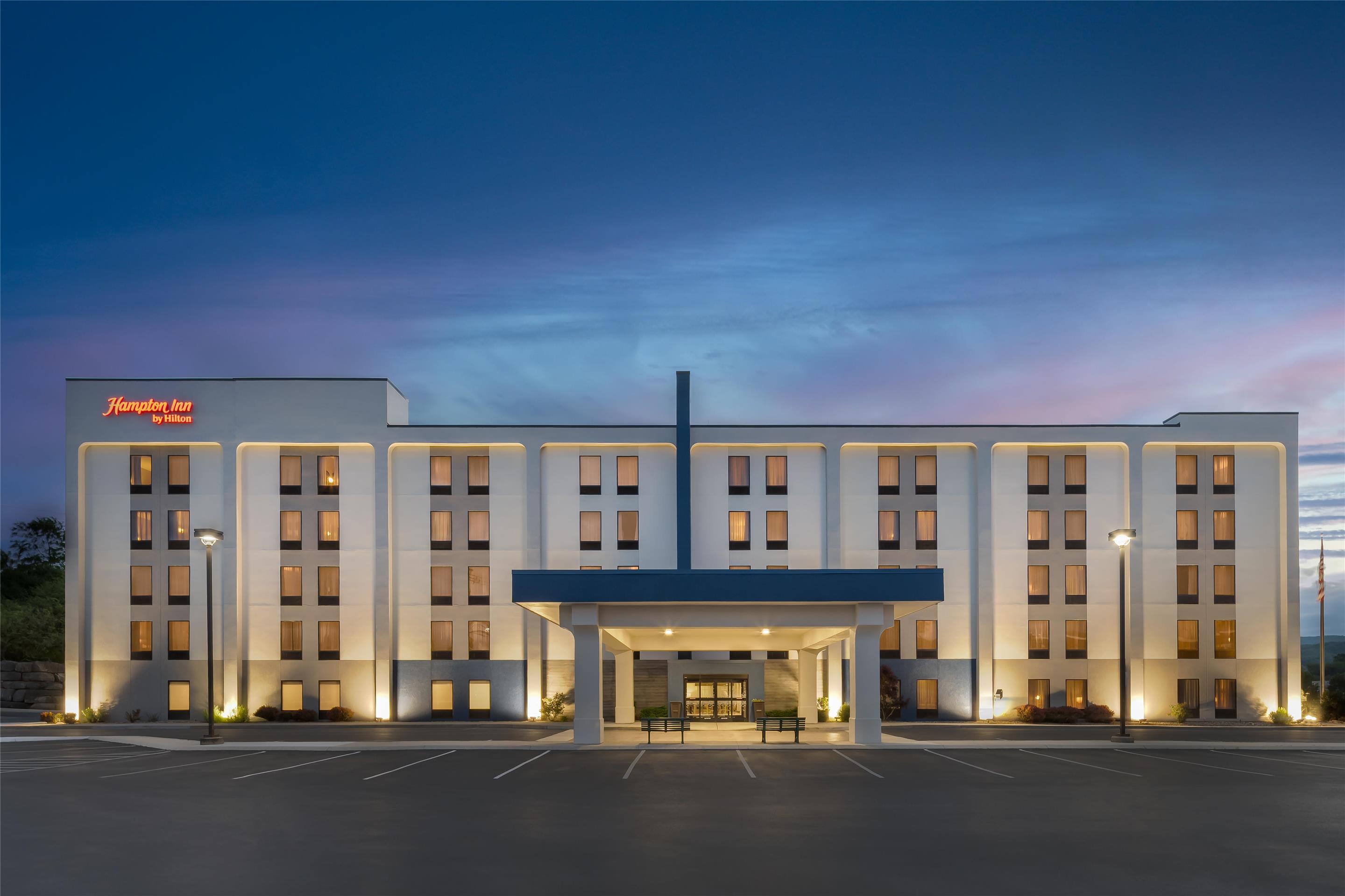 Exterior | Hampton Inn Altoona