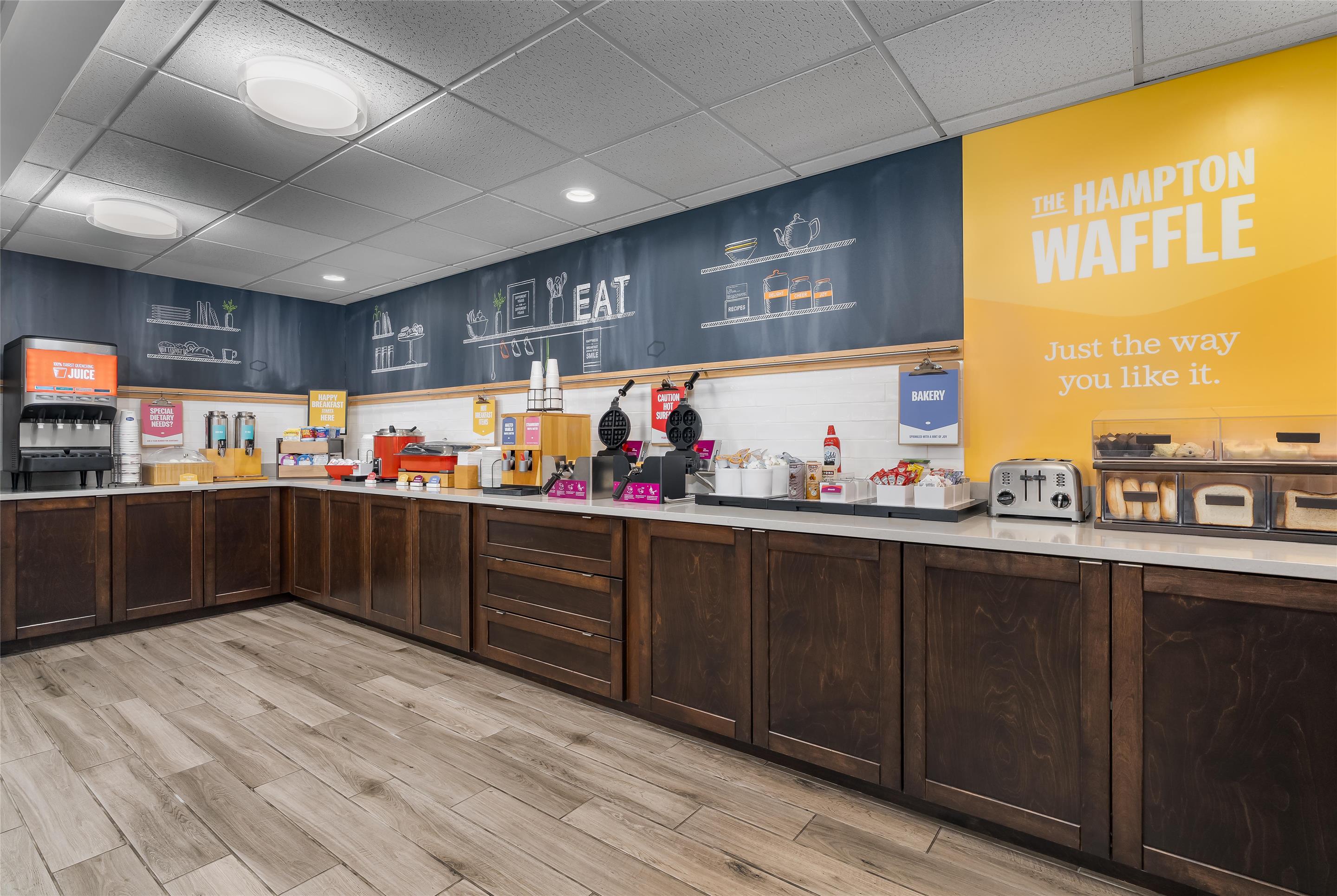 Breakfast Area | Hampton Inn Altoona
