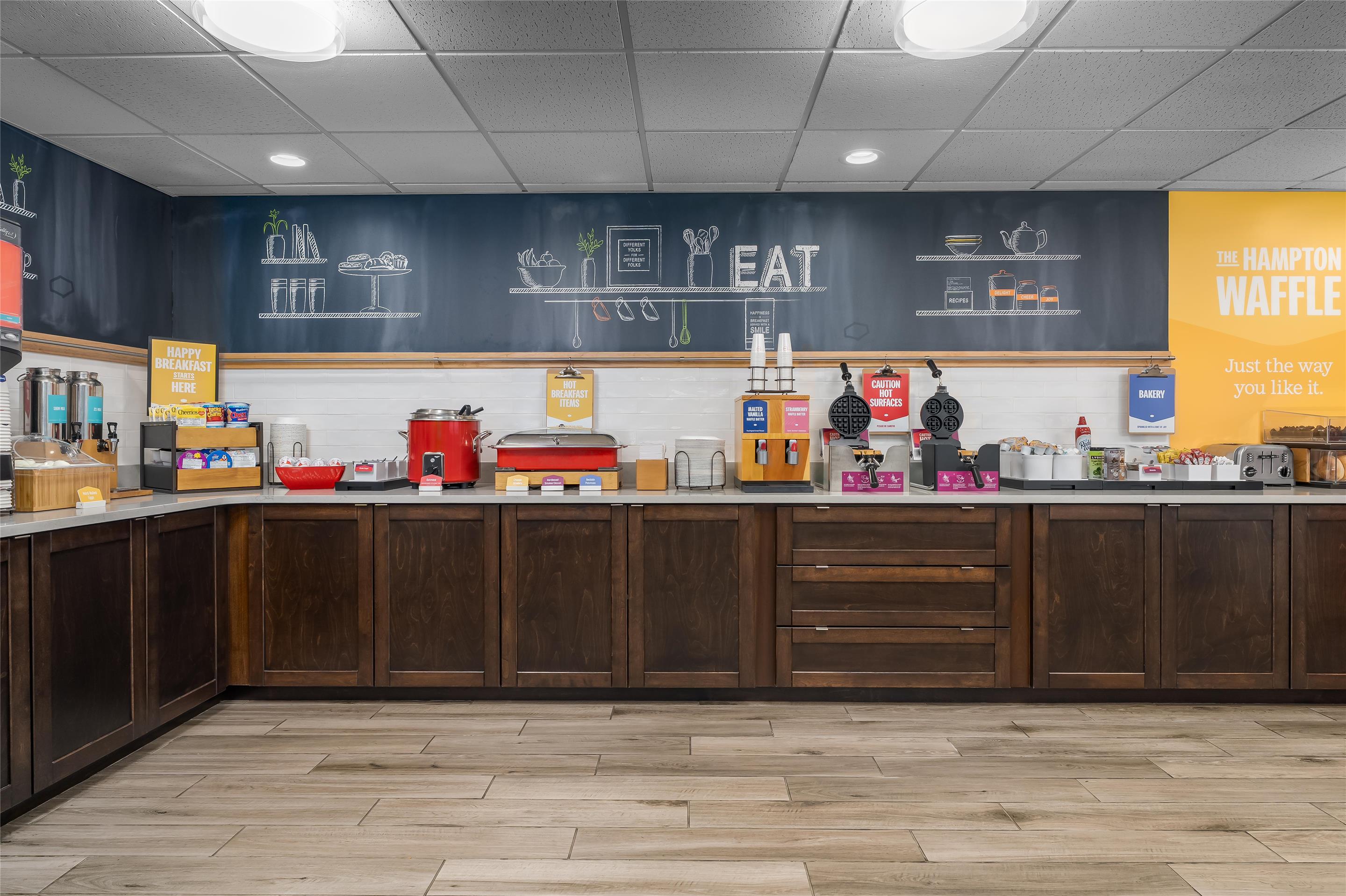 Breakfast Area | Hampton Inn Altoona