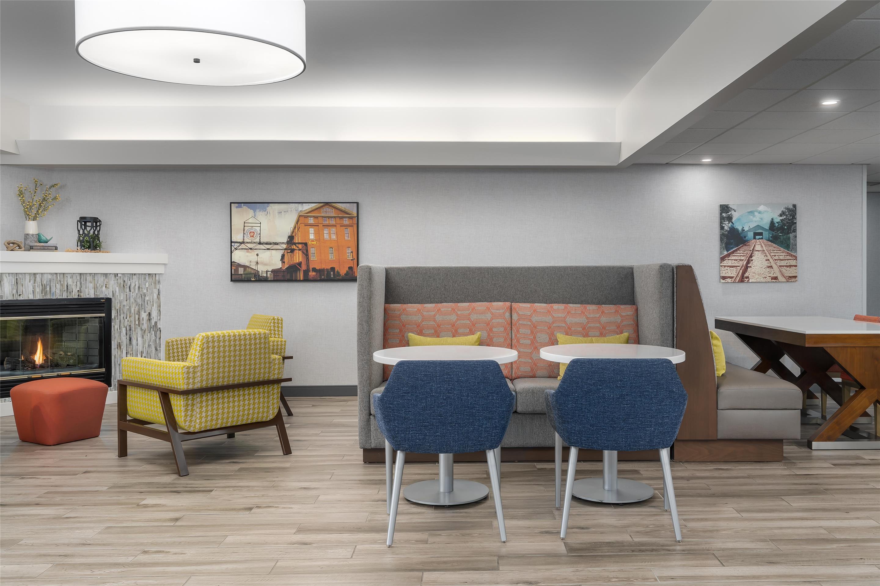 Lobby | Hampton Inn Altoona