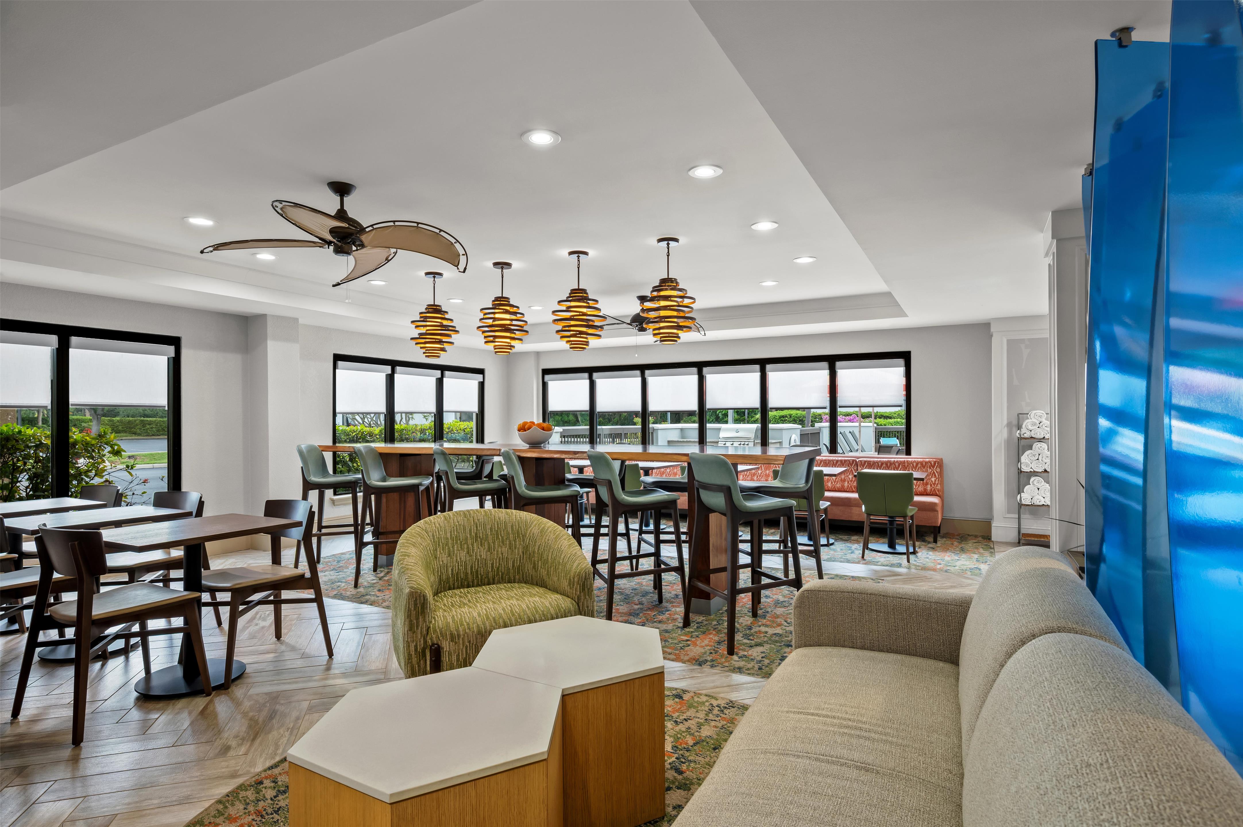 Breakfast Area | Hampton Inn - Naples - I-75