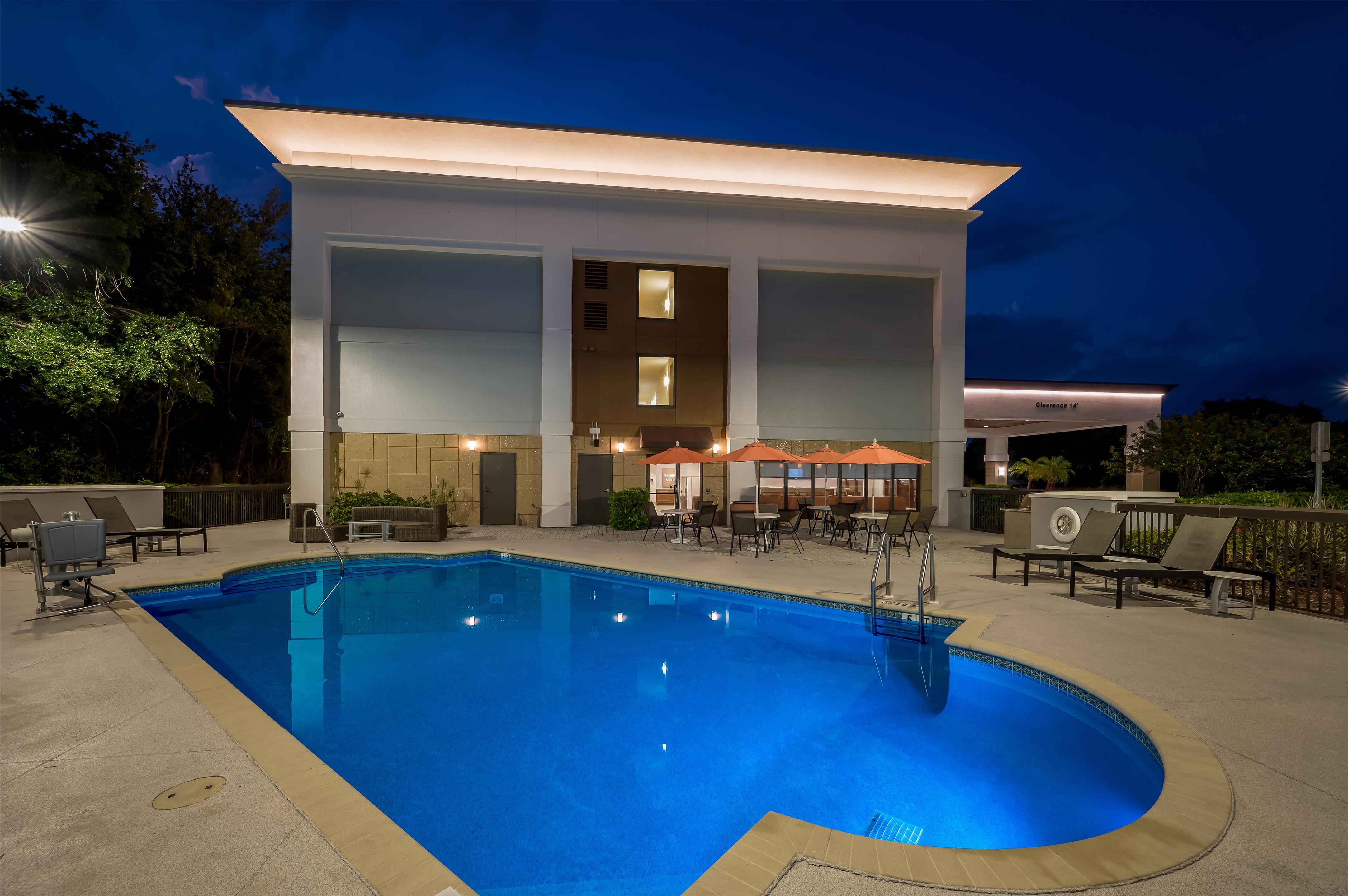 Pool | Hampton Inn - Naples - I-75