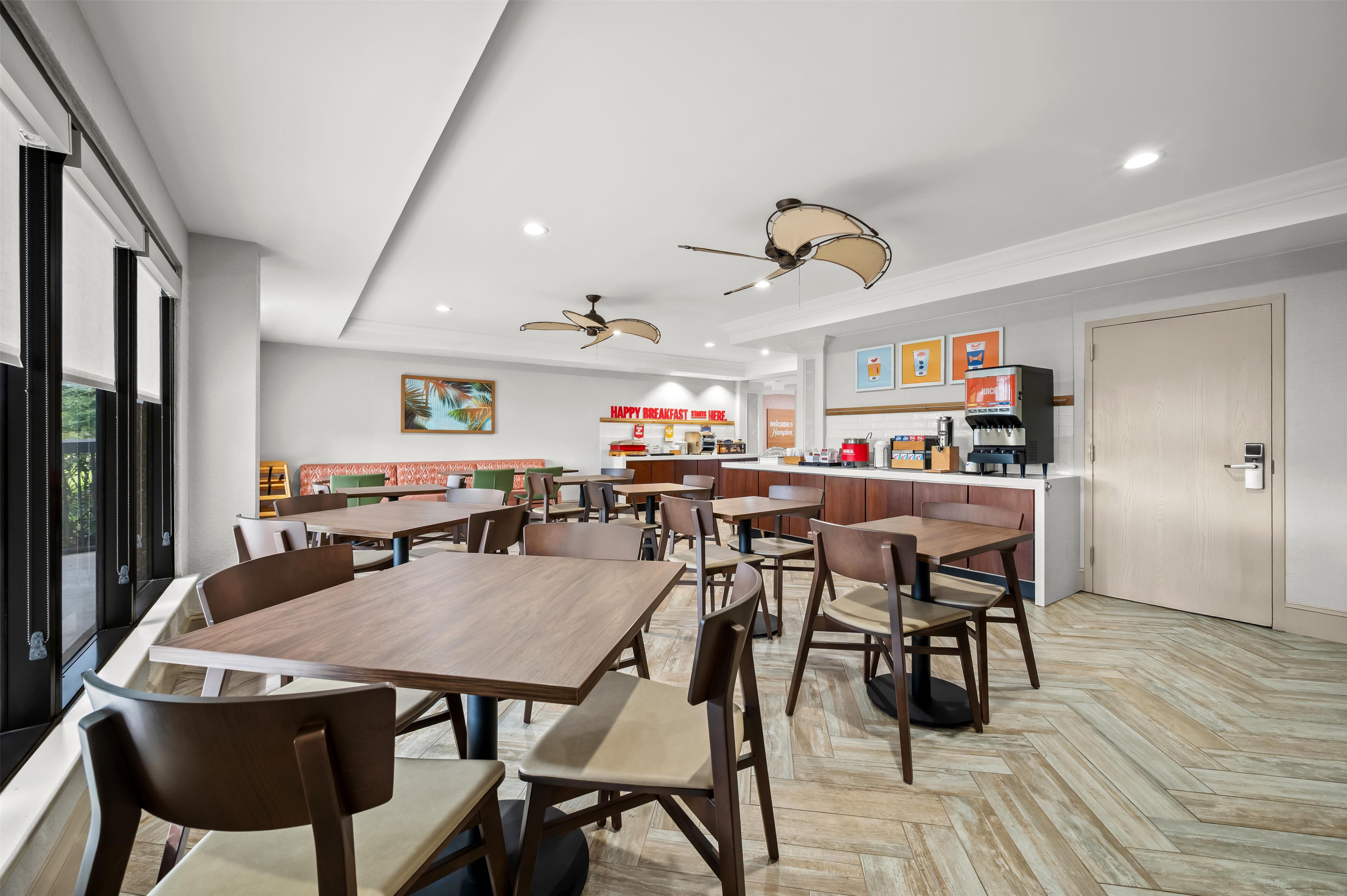 Breakfast Area | Hampton Inn - Naples - I-75