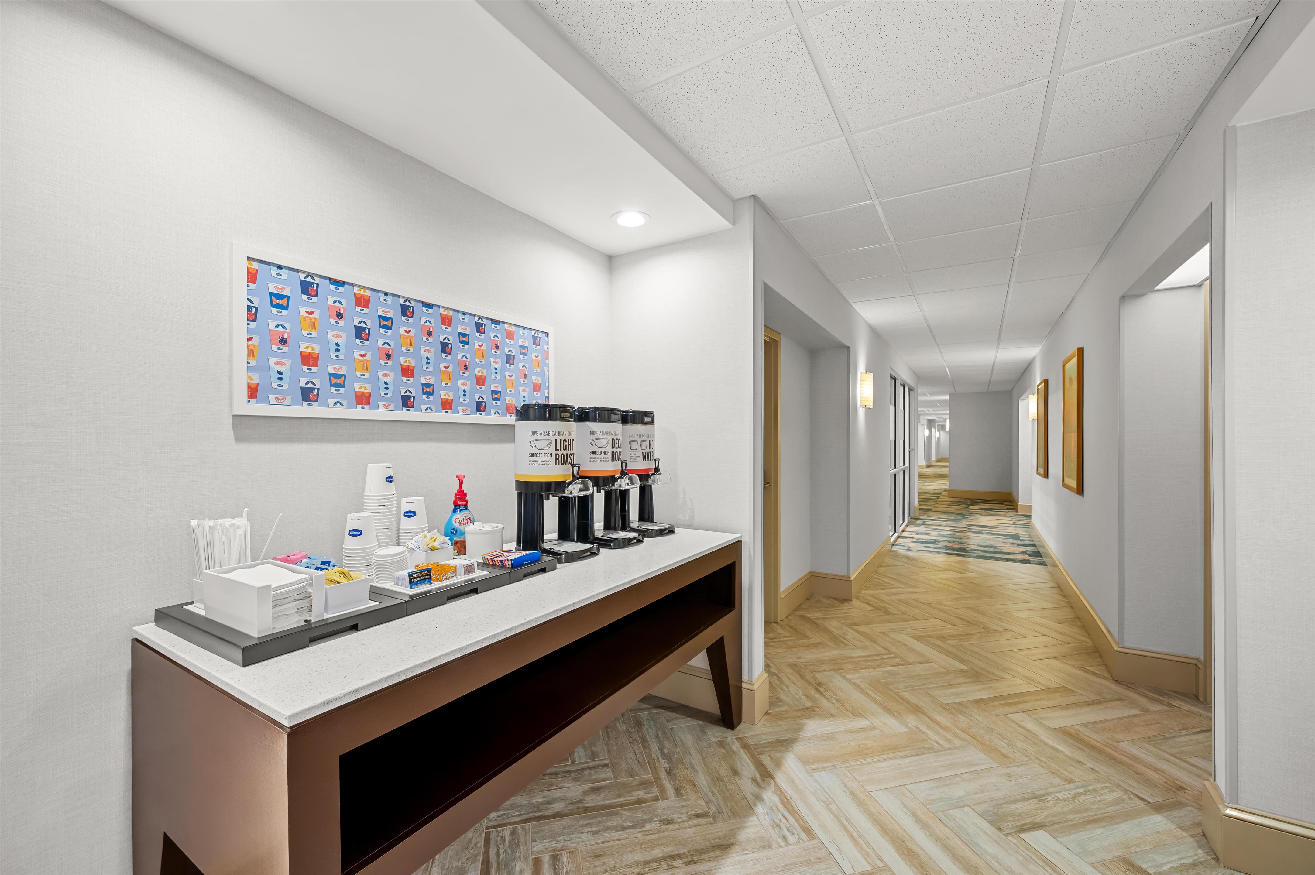 Breakfast Area | Hampton Inn - Naples - I-75