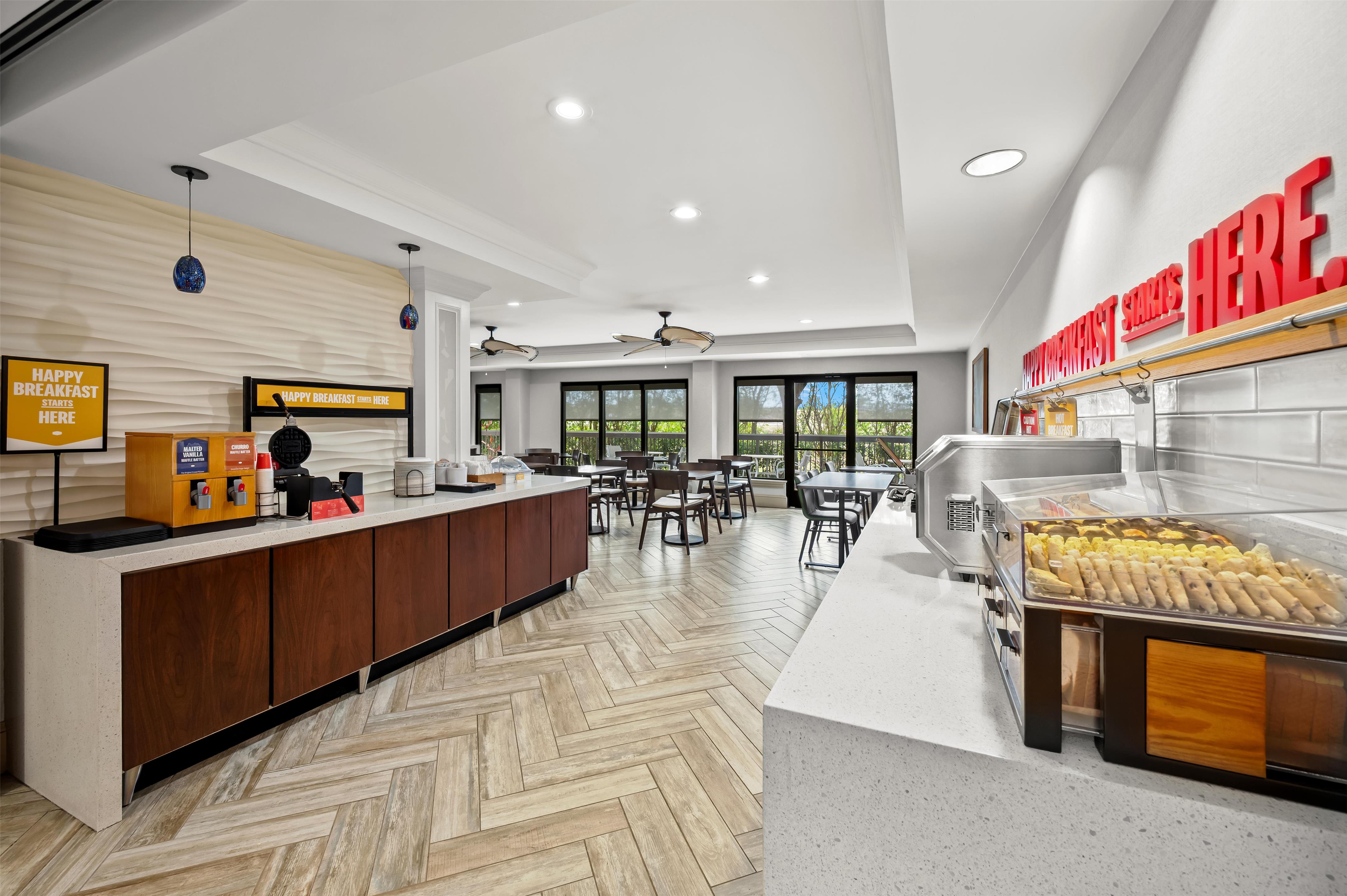 Breakfast Area | Hampton Inn - Naples - I-75