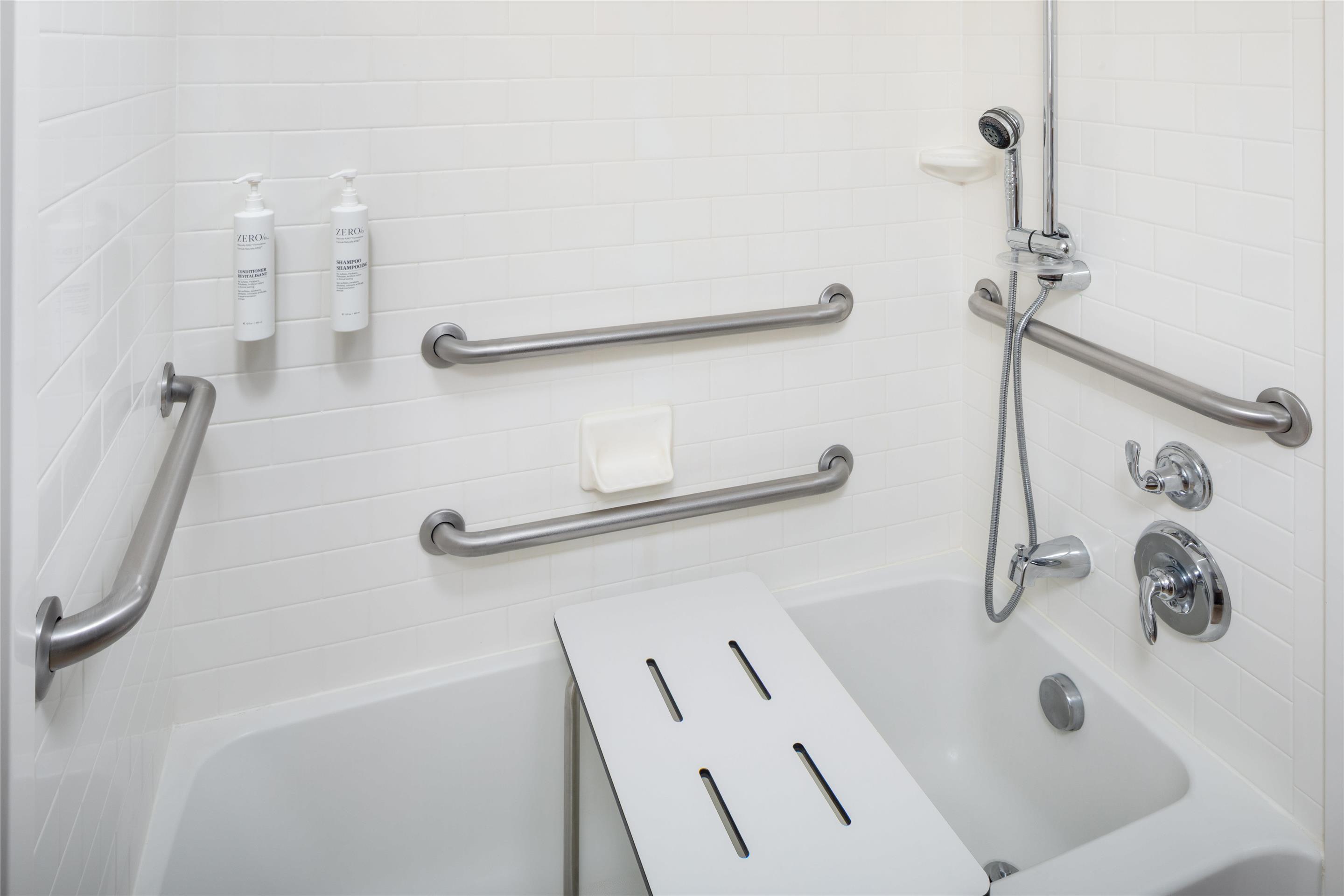 Guest room bath