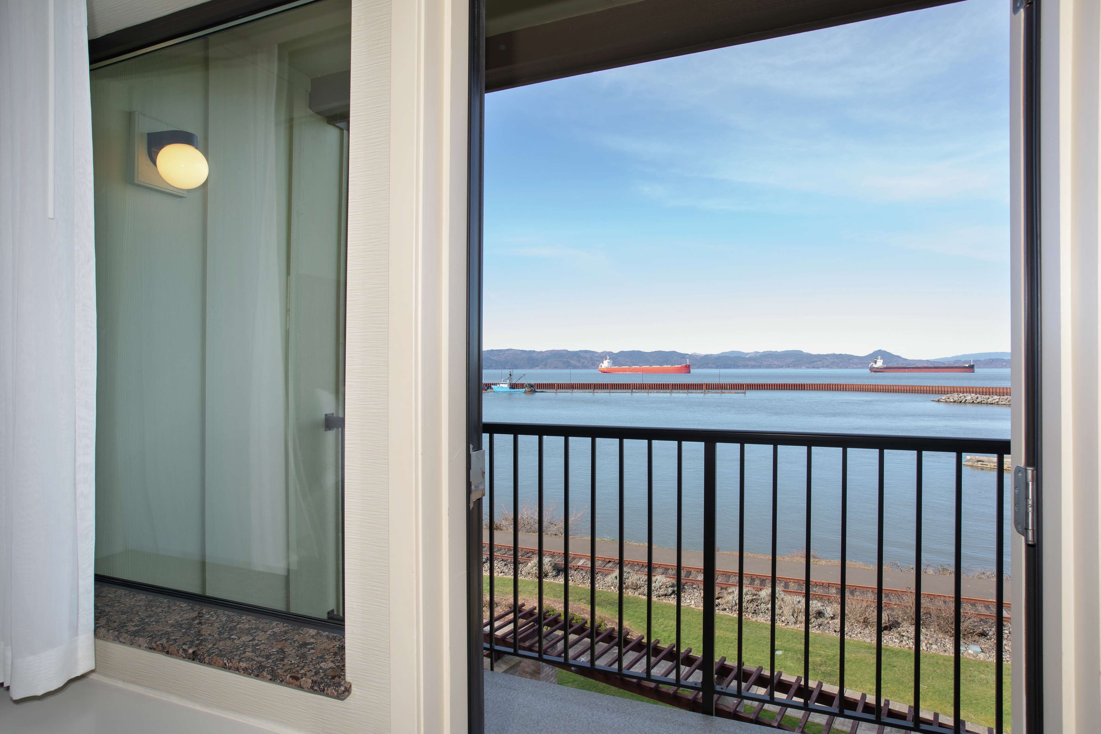 Hampton Inn and Suites Astoria Room Type - 2 QUEEN RIVERVIEW BALCONY