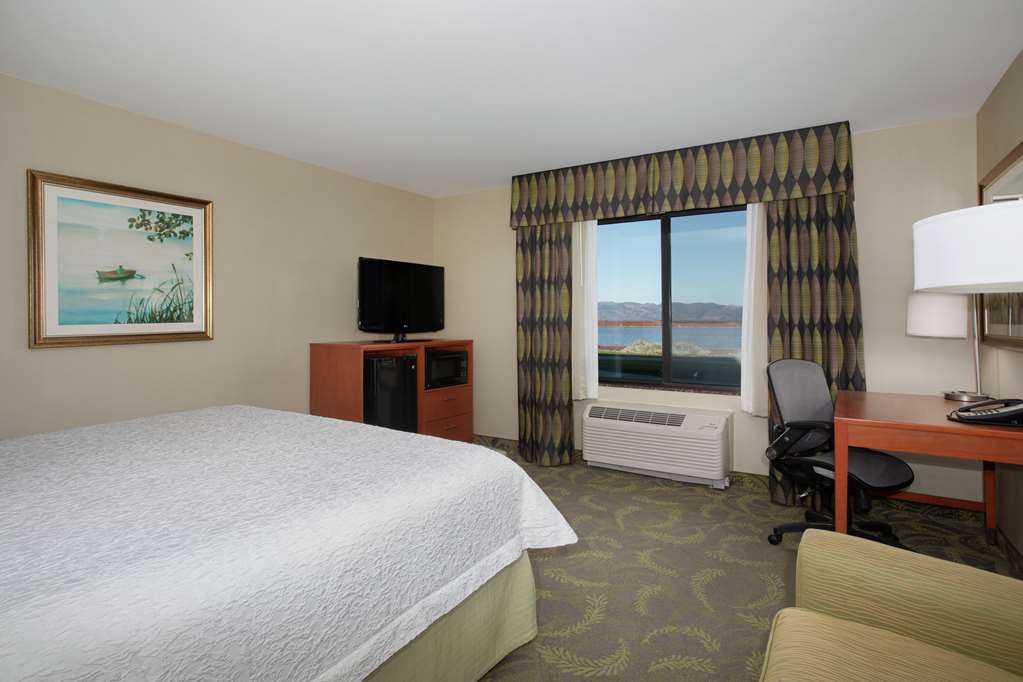 Hampton Inn and Suites Astoria Room Type - 1 KING RIVERVIEW NONSMOKIN